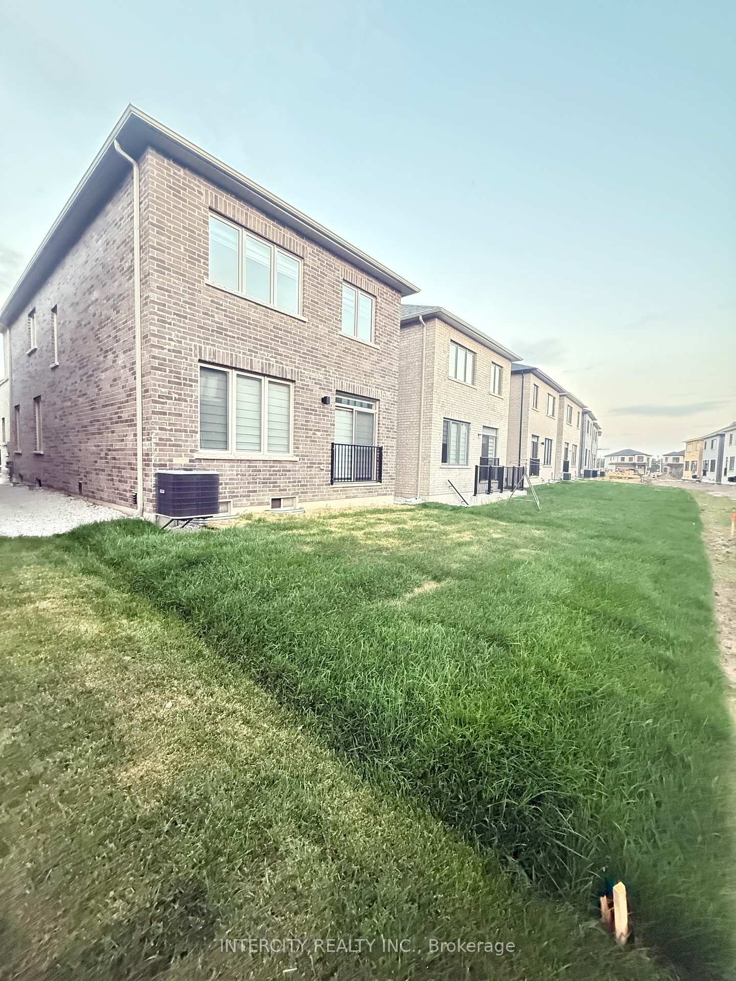 Photo 4 of 429 Kennedy Circle W, Milton, Cobban — HOMEH