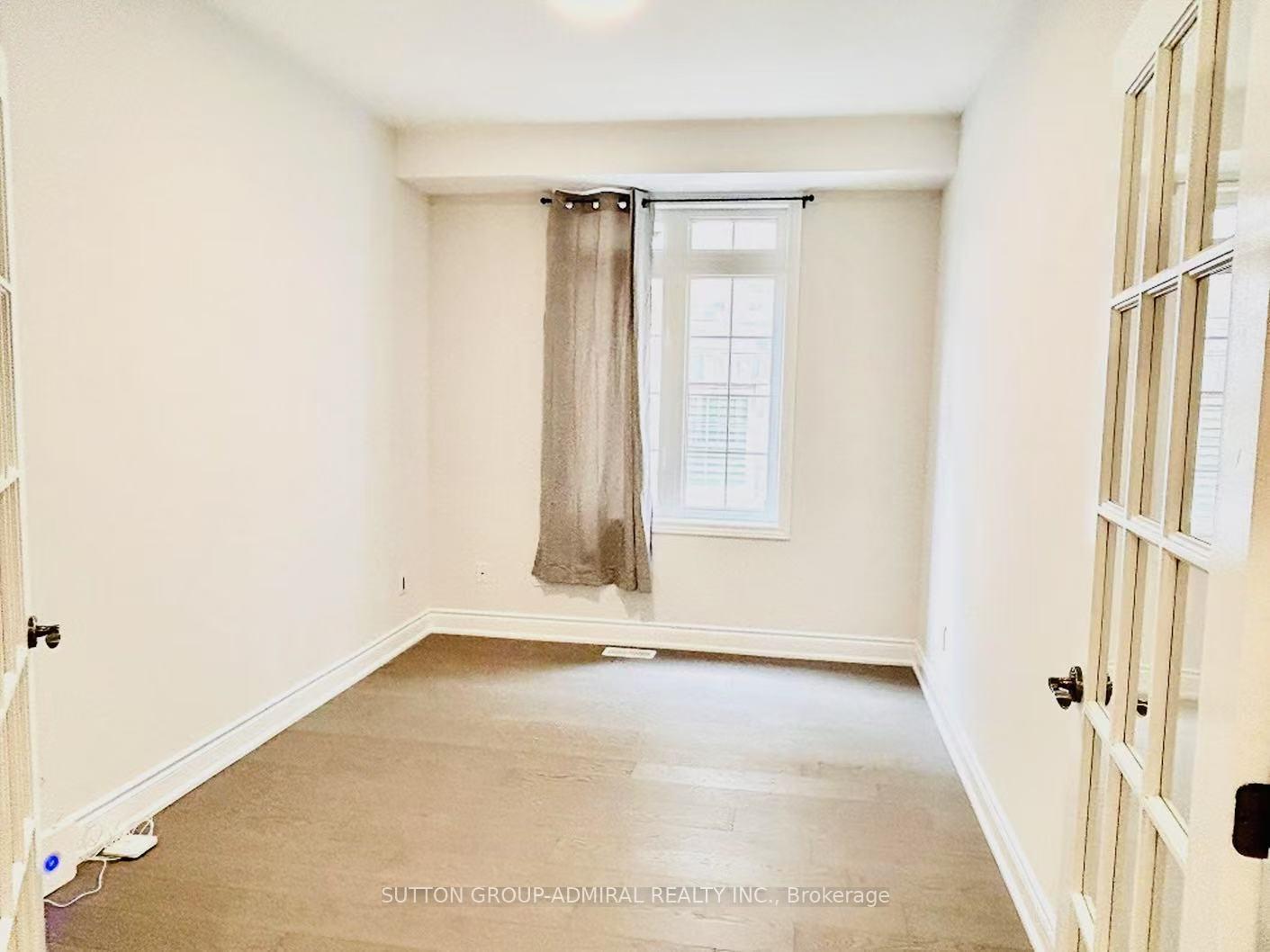 Photo 10 of 4 Castleglen Boulevard, Markham, Berczy — HOMEH