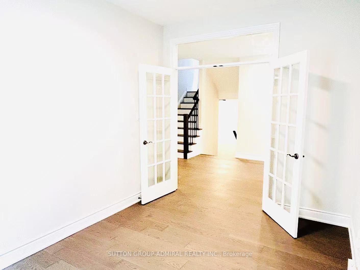 Photo 8 of 4 Castleglen Boulevard, Markham, Berczy — HOMEH
