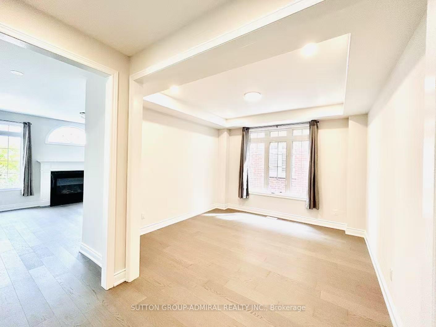 Photo 7 of 4 Castleglen Boulevard, Markham, Berczy — HOMEH