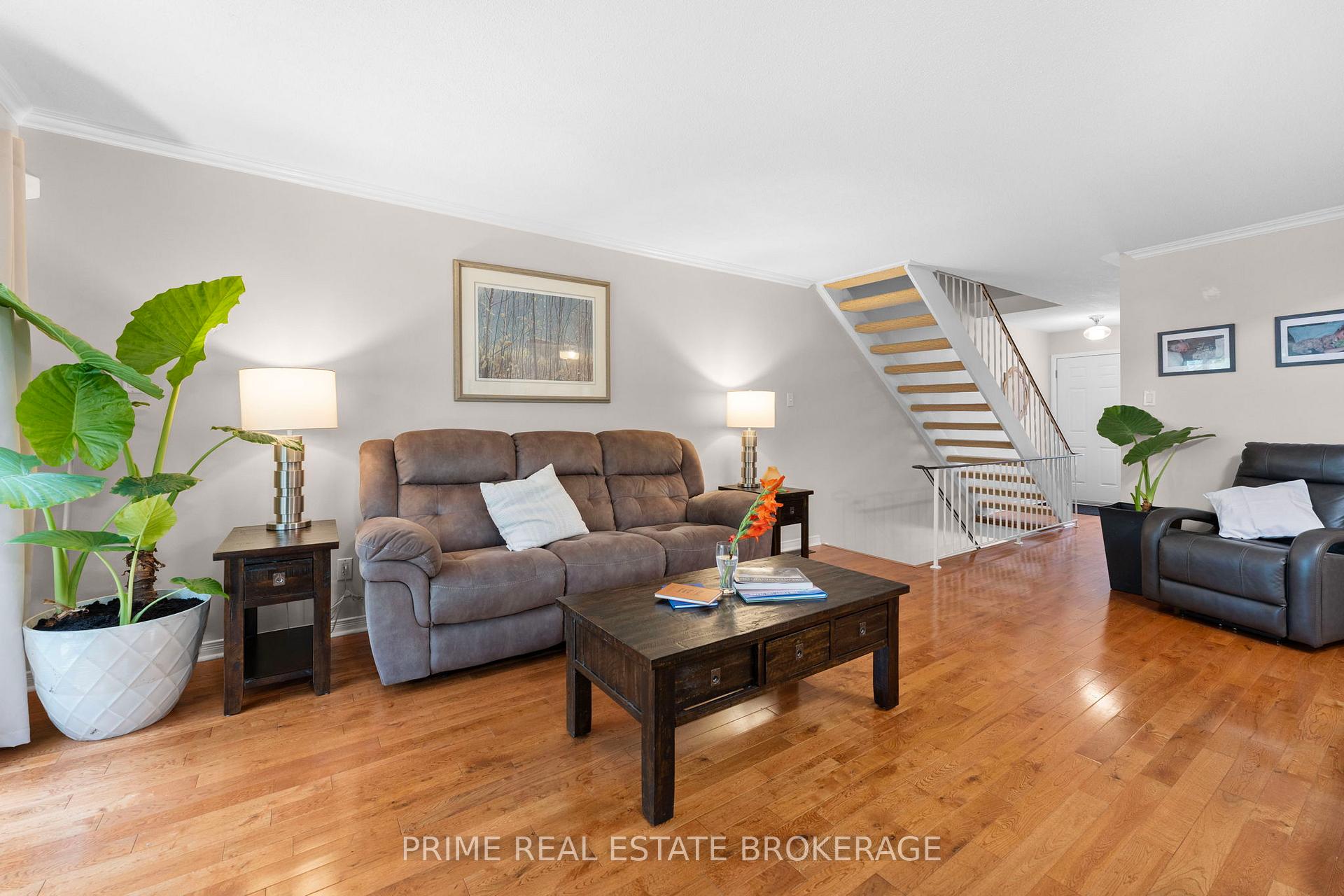 Photo 8 of 304 Wilkins Street, London, South R — HOMEH