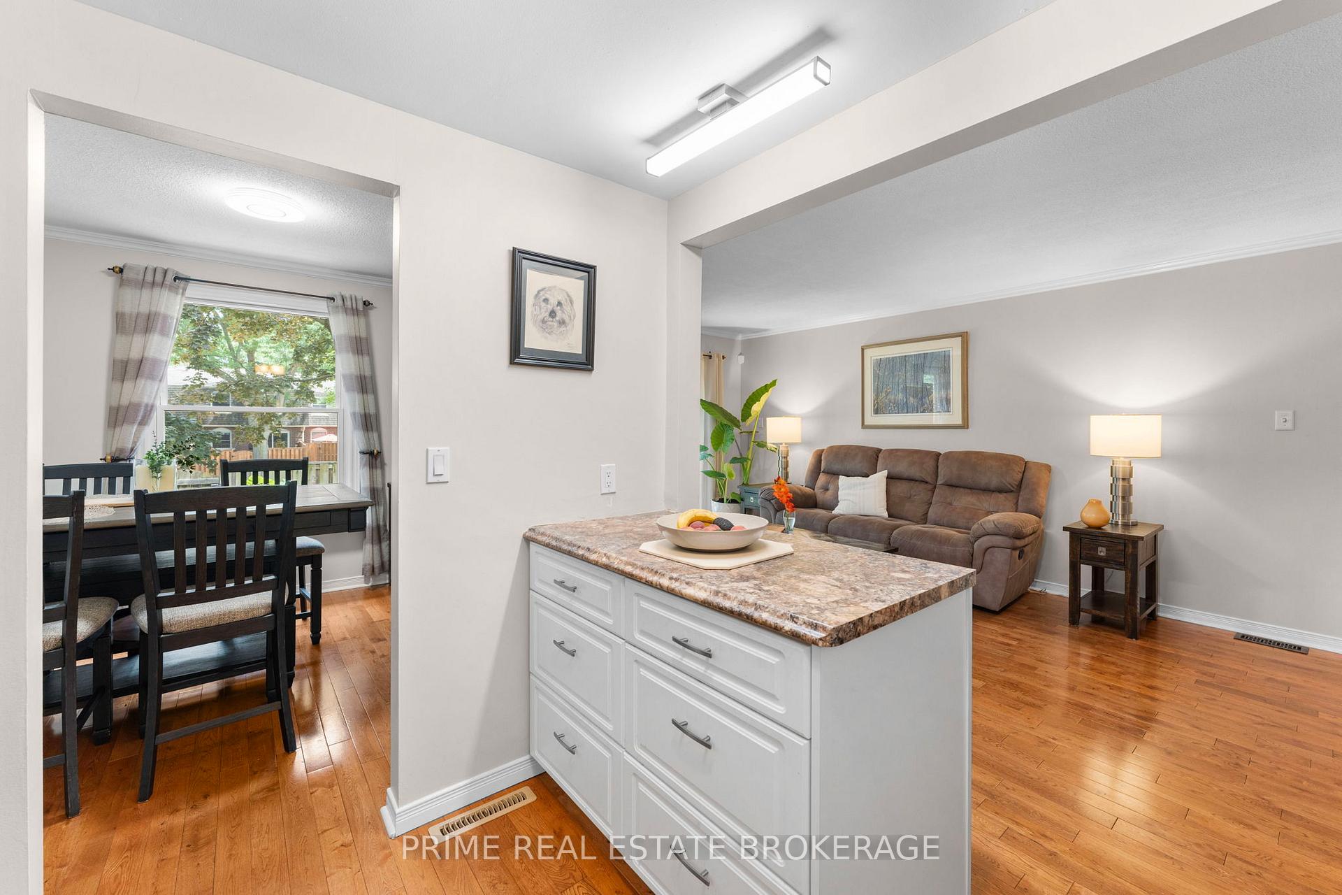 Photo 6 of 304 Wilkins Street, London, South R — HOMEH