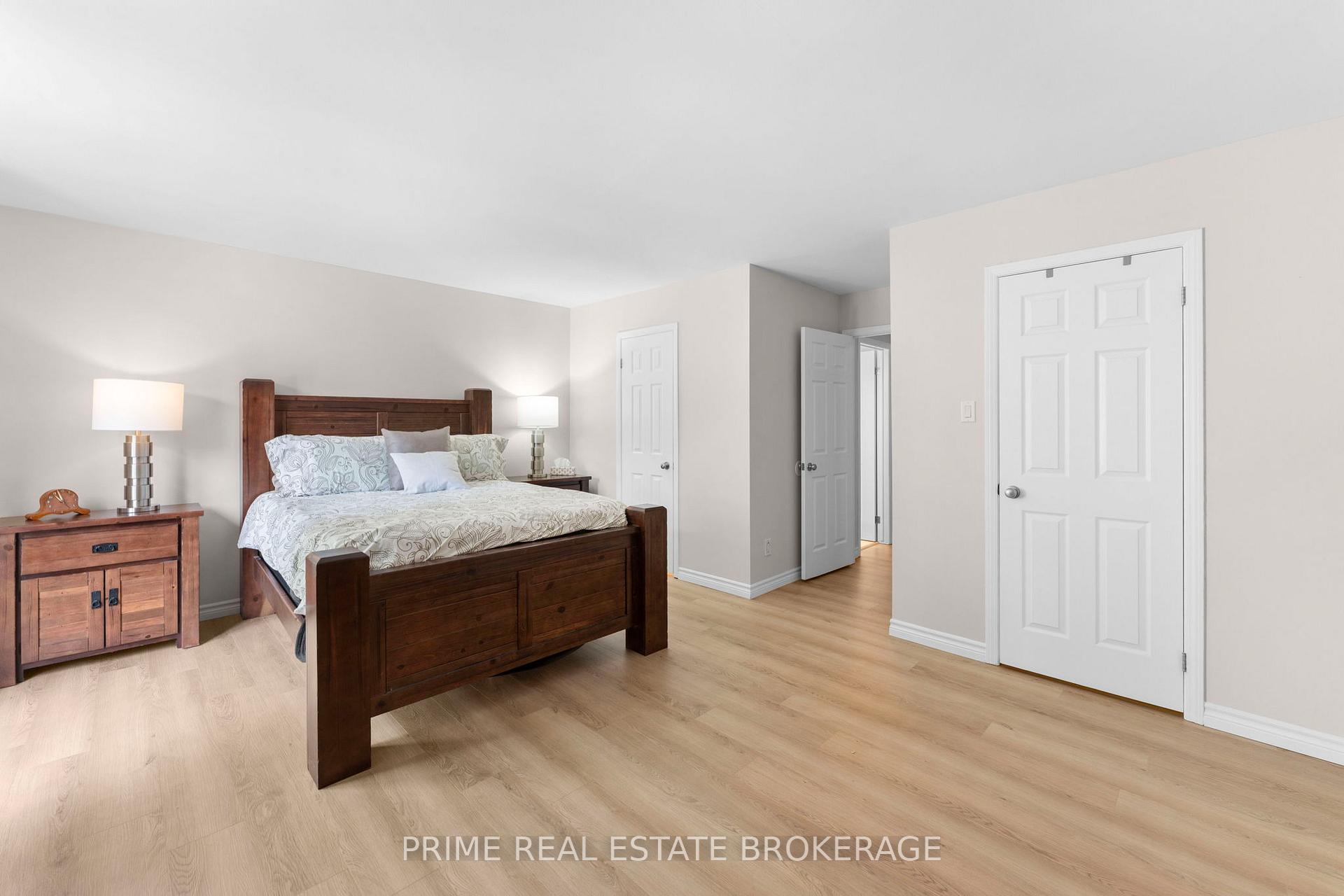 Photo 4 of 304 Wilkins Street, London, South R — HOMEH