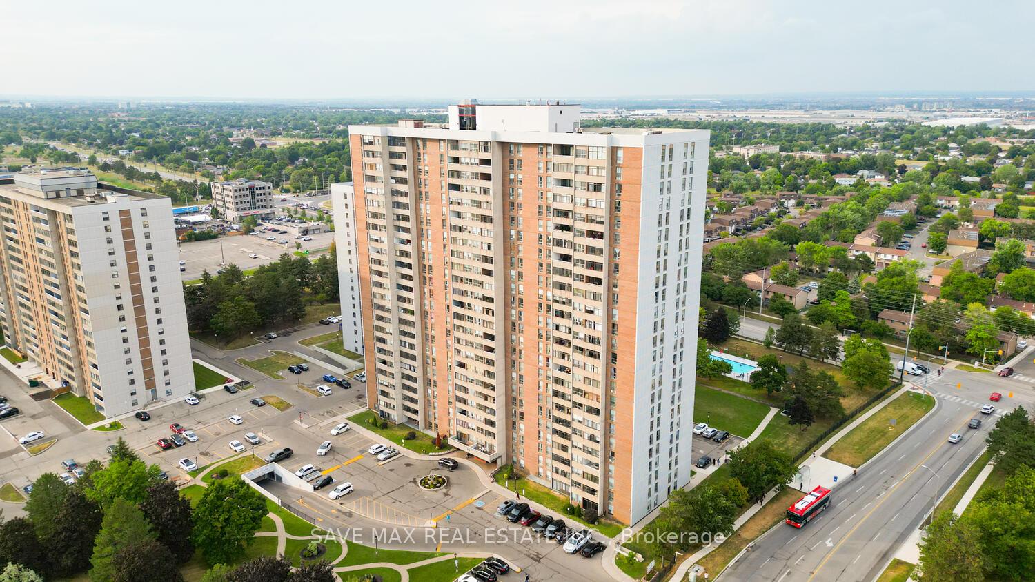 Front of Unit 304, 18 Knightsbridge Road