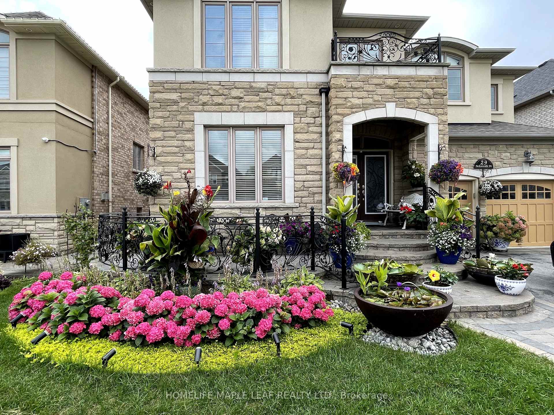 Photo 16 of 29 Jacksonville Drive, Brampton, Vales of Castlemore — HOMEH