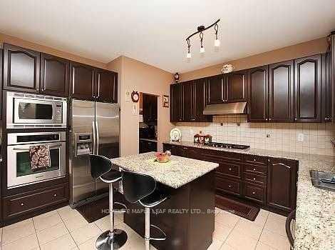 Photo 8 of 29 Jacksonville Drive, Brampton, Vales of Castlemore — HOMEH