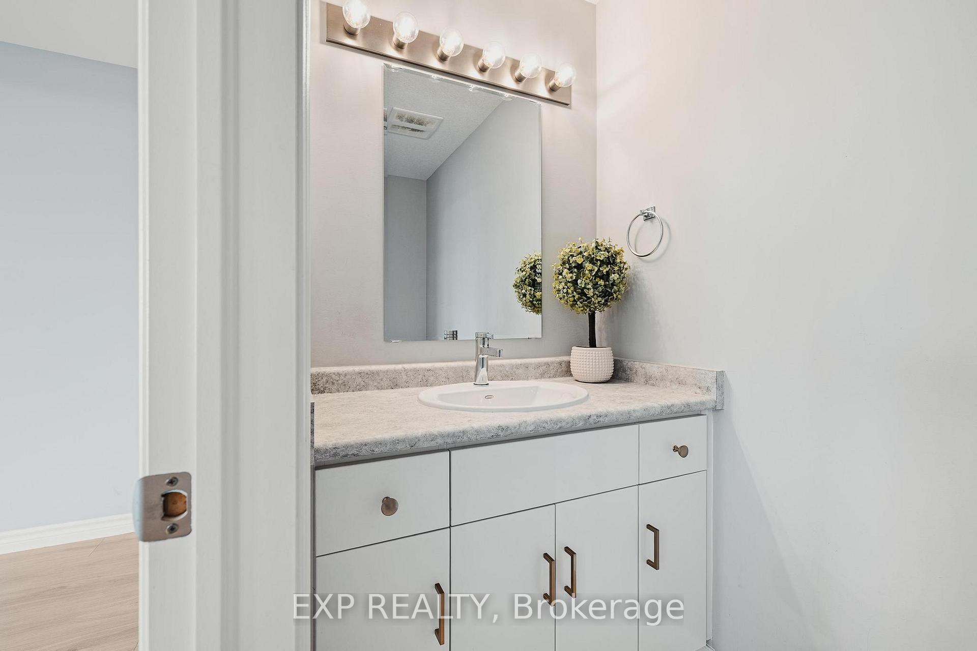 Photo 5 of 104 Lomond Lane W, Kitchener — HOMEH