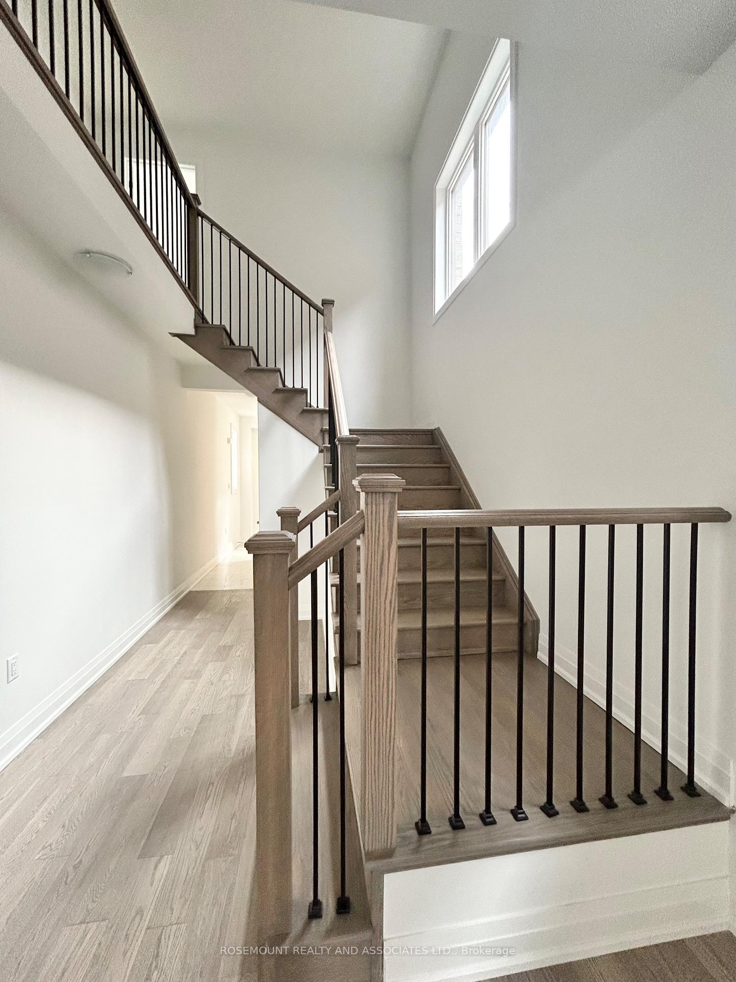 Photo 12 of 1406 Mockingbird Square, Pickering, Rural Pickering — HOMEH