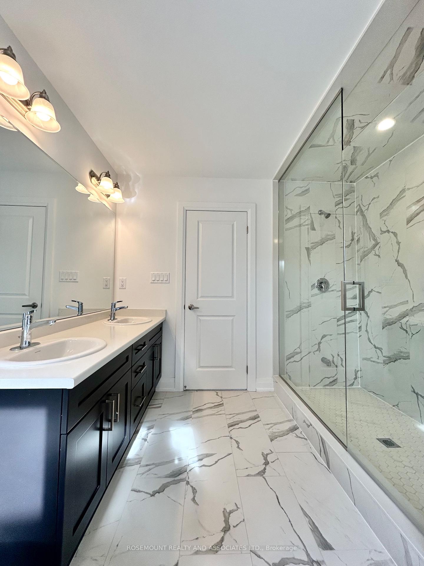 Photo 4 of 1406 Mockingbird Square, Pickering, Rural Pickering — HOMEH