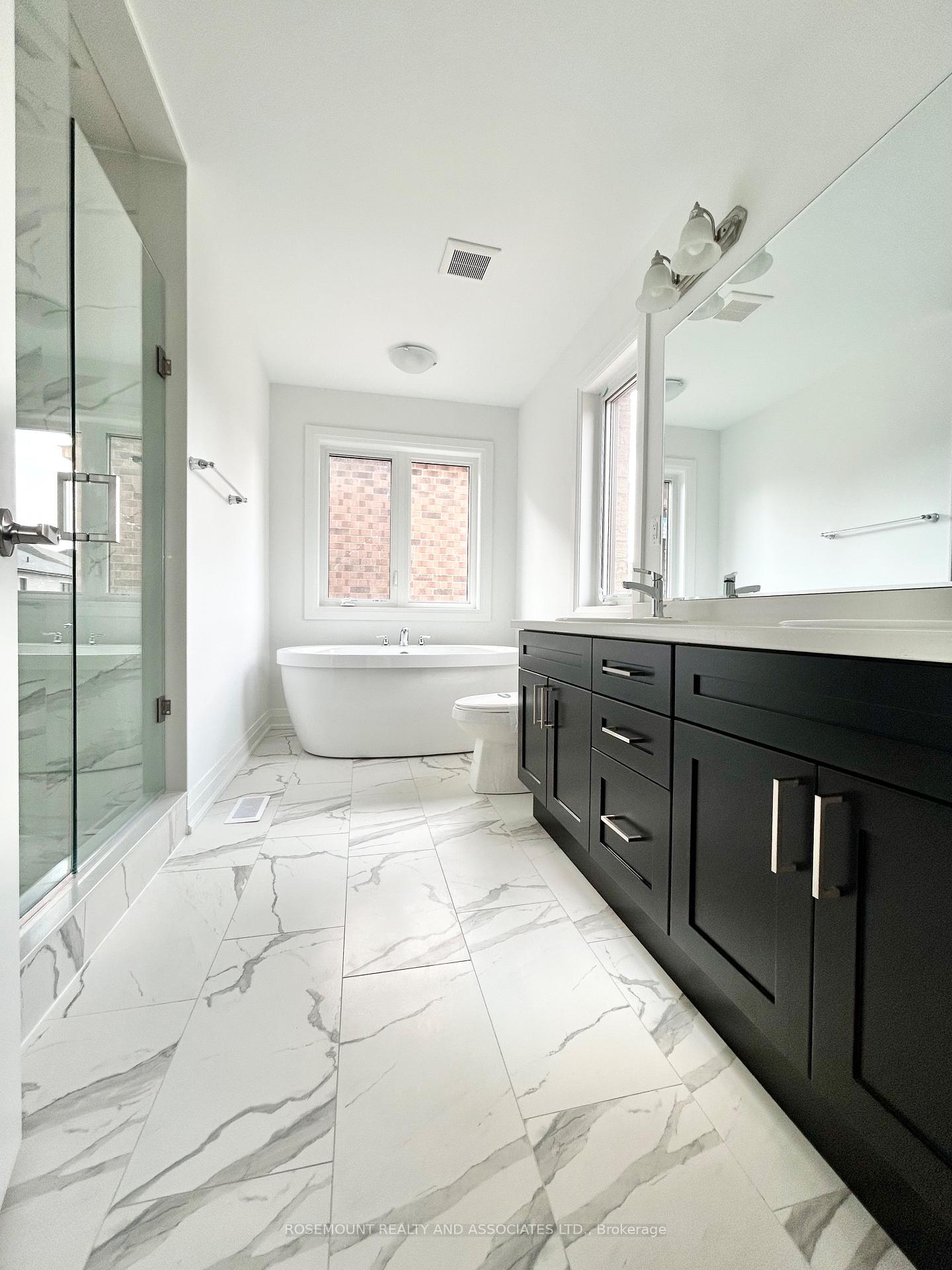 Photo 5 of 1406 Mockingbird Square, Pickering, Rural Pickering — HOMEH
