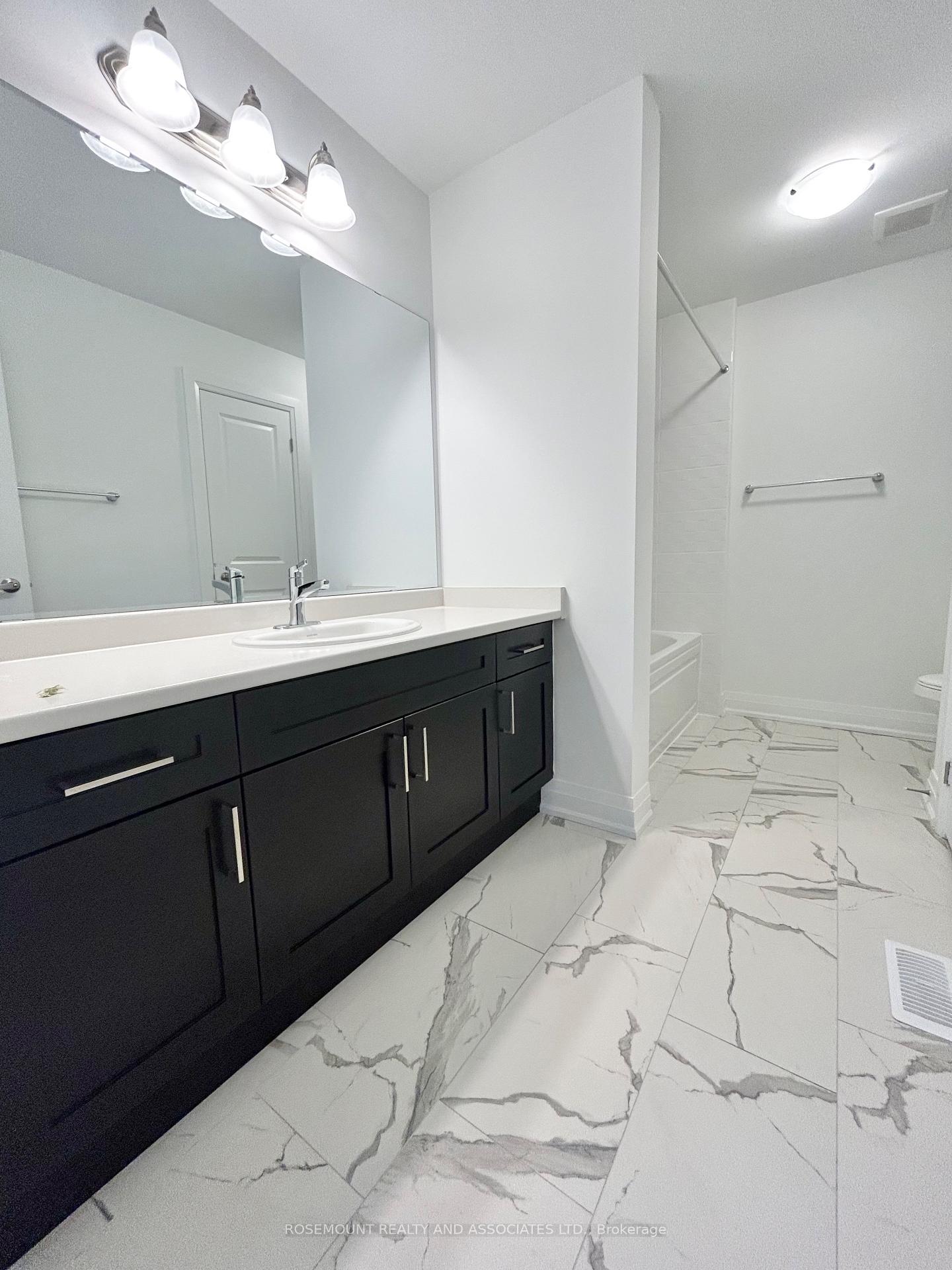 Photo 7 of 1406 Mockingbird Square, Pickering, Rural Pickering — HOMEH
