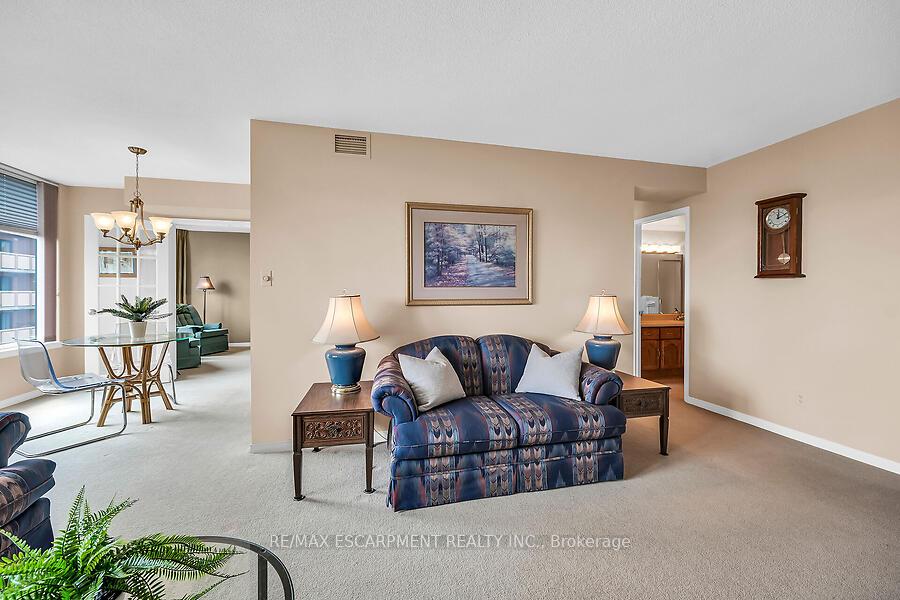 Photo 4 of Unit 703, 200 Limeridge Road W, Hamilton, Rolston — HOMEH
