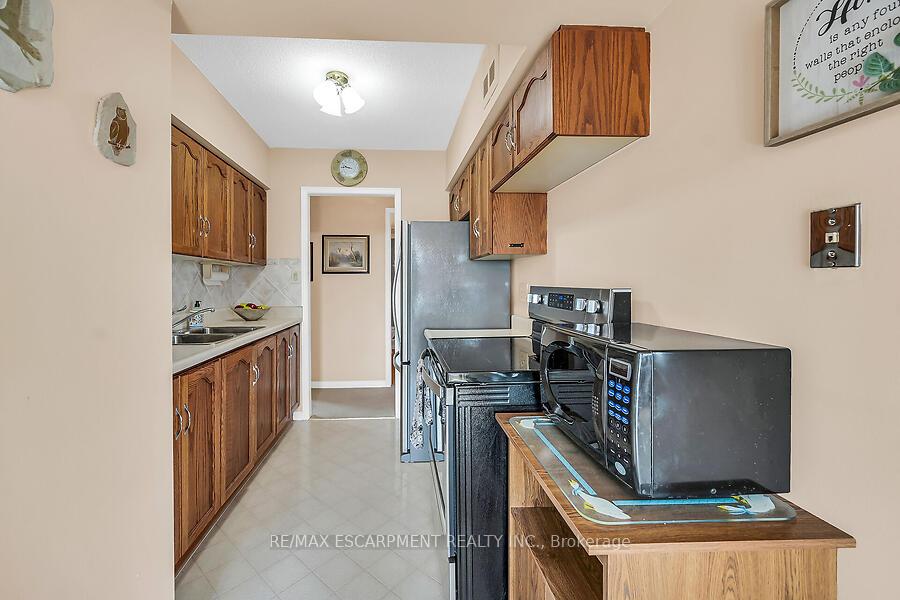 Photo 9 of Unit 703, 200 Limeridge Road W, Hamilton, Rolston — HOMEH