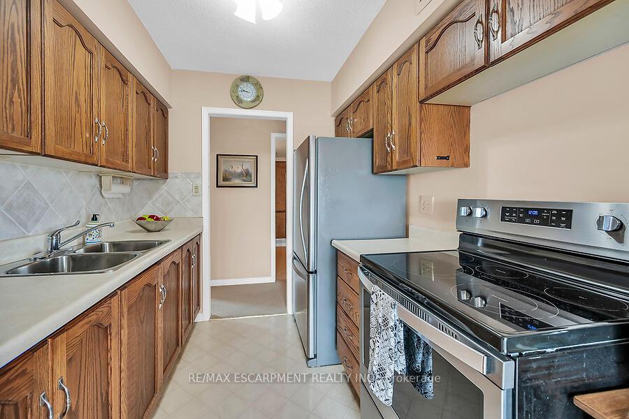 Photo 7 of Unit 703, 200 Limeridge Road W, Hamilton, Rolston — HOMEH