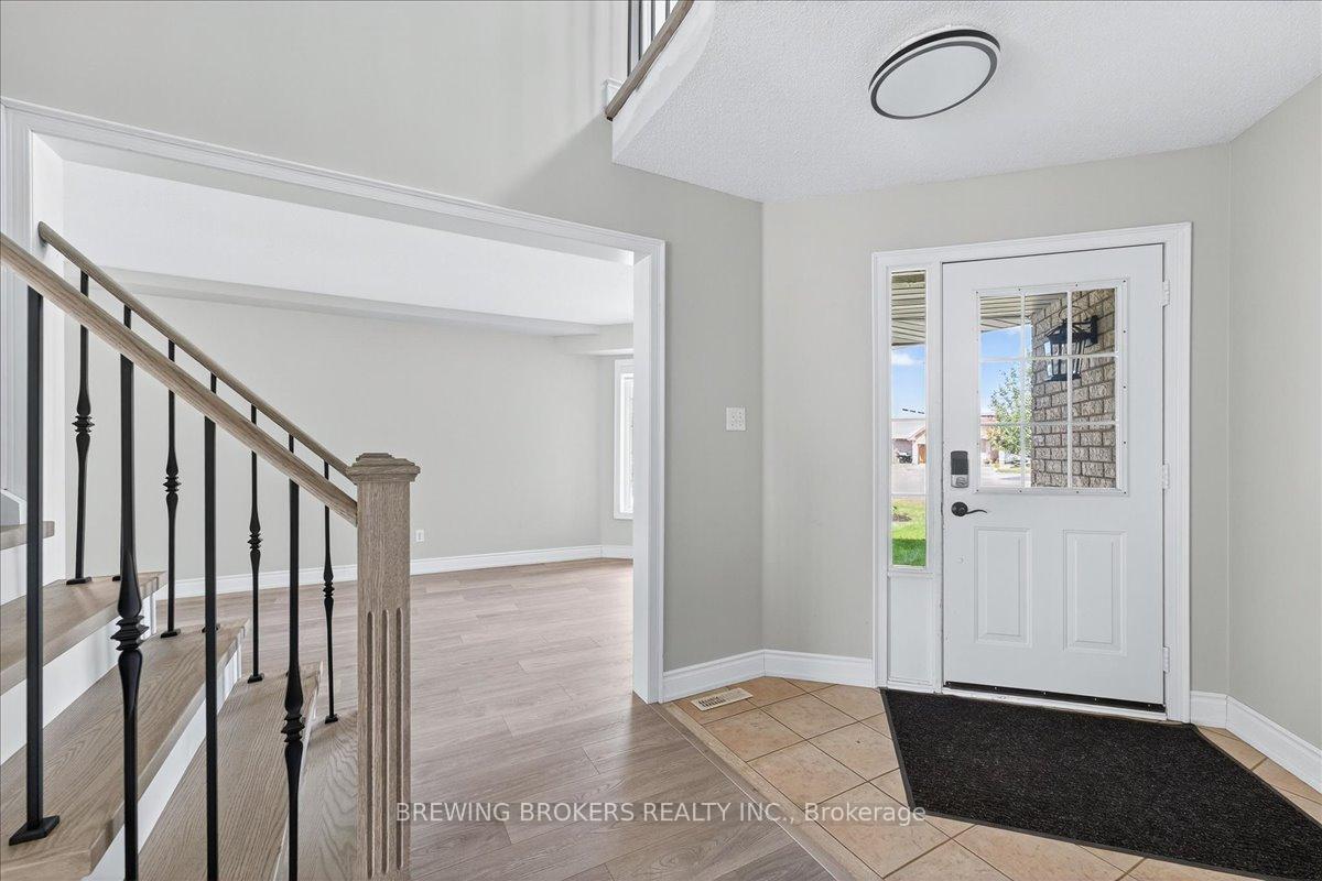 Photo 3 of 1067 Leslie Drive, Innisfil, Alcona — HOMEH