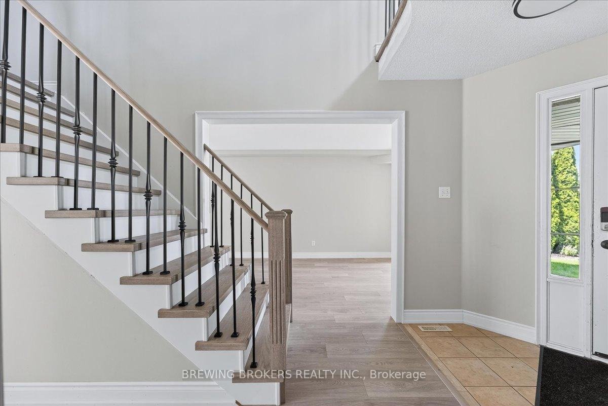 Photo 4 of 1067 Leslie Drive, Innisfil, Alcona — HOMEH