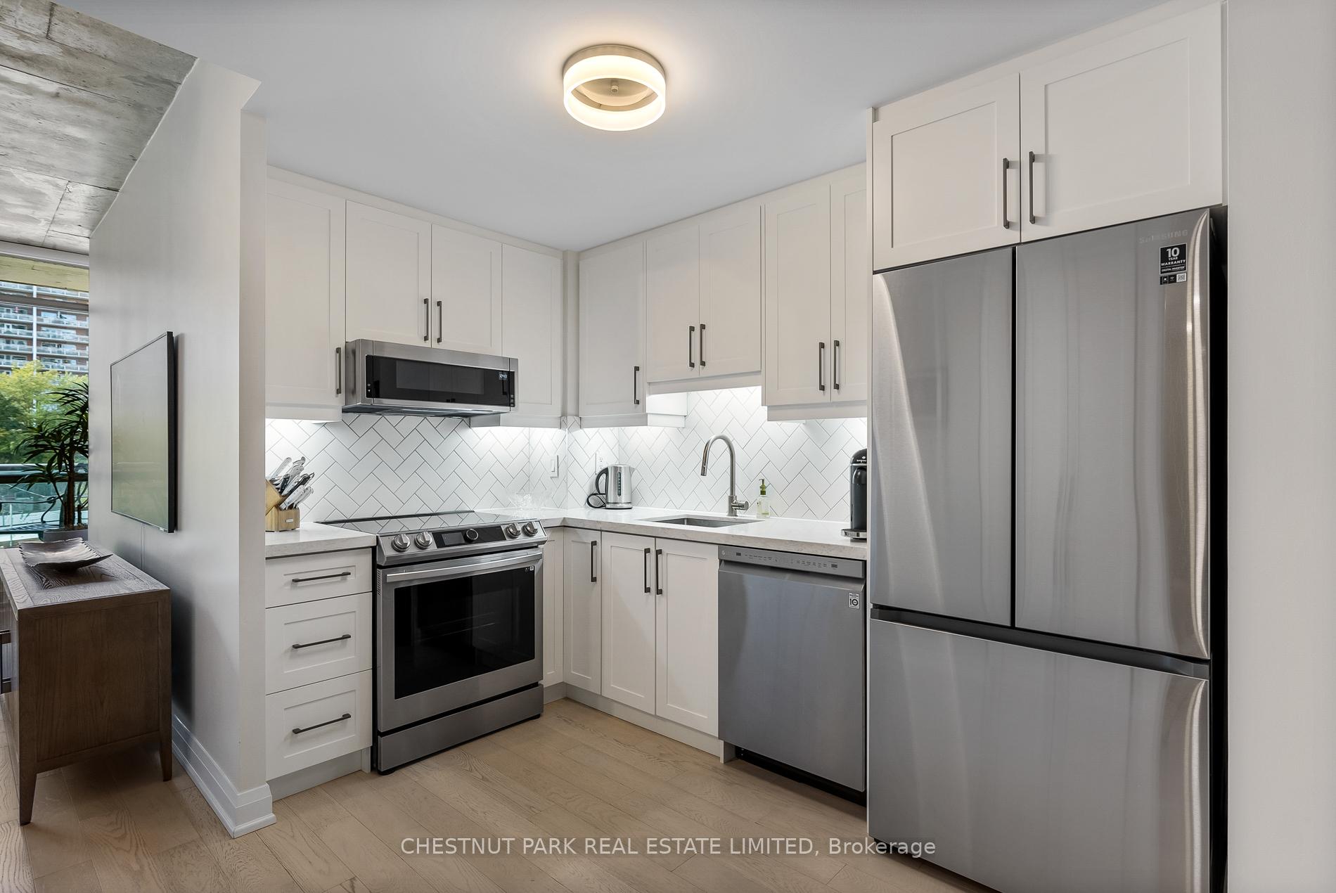 Photo 7 of Unit 302, 285 Mutual Street, Toronto, Church-Yonge Corridor — HOMEH