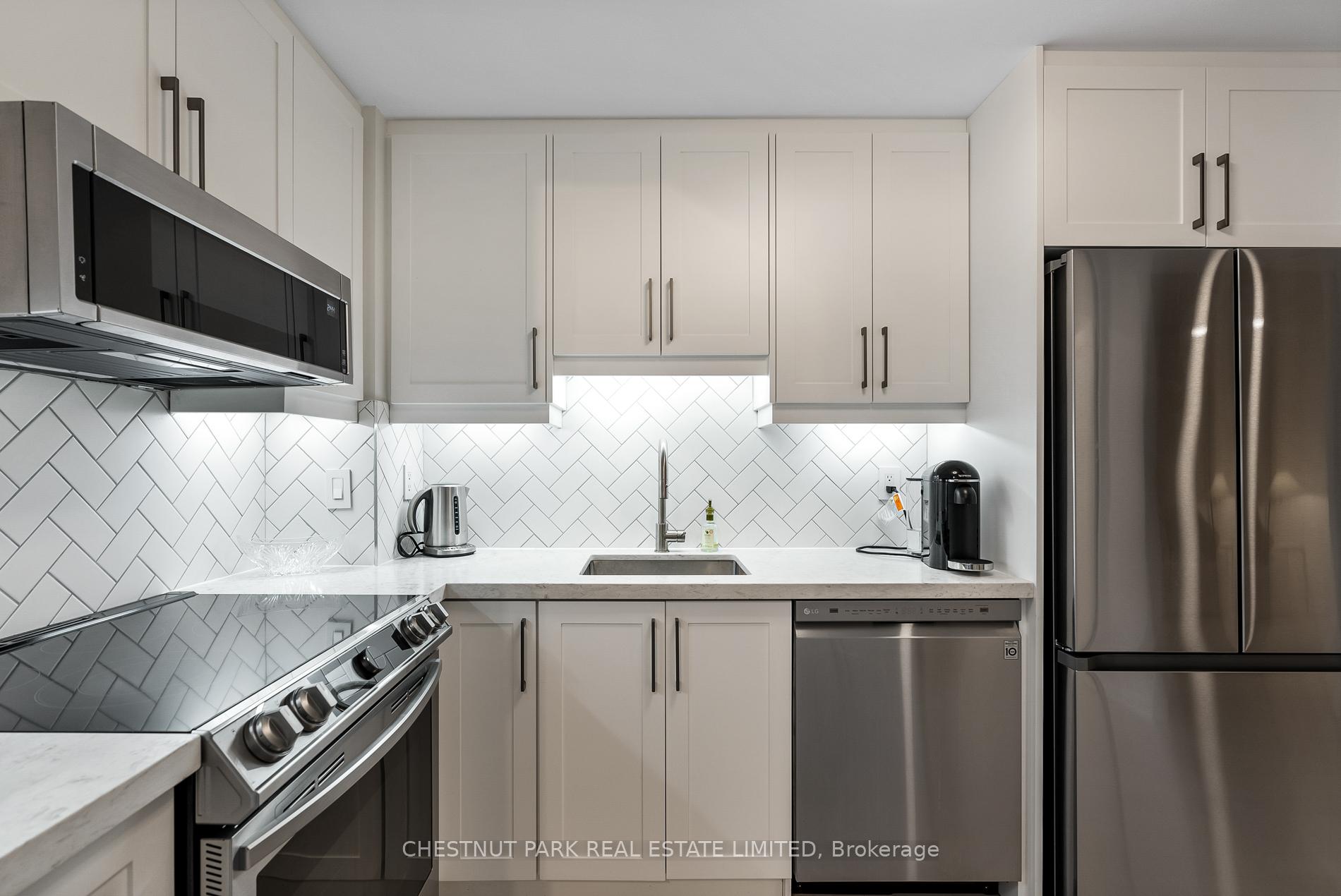 Photo 5 of Unit 302, 285 Mutual Street, Toronto, Church-Yonge Corridor — HOMEH