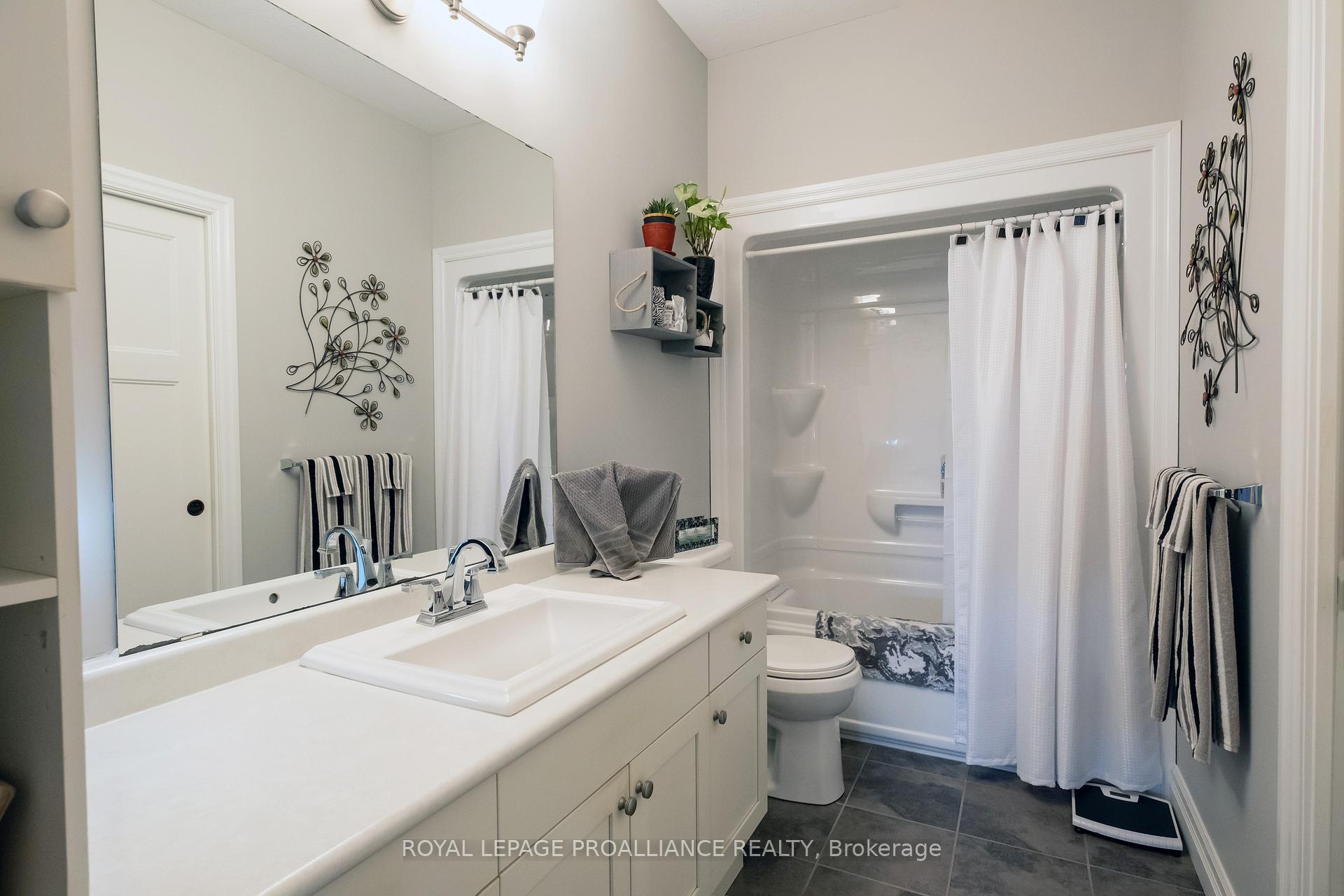 Photo 22 of 52 Tessa Boulevard E, Belleville, Belleville Ward — HOMEH