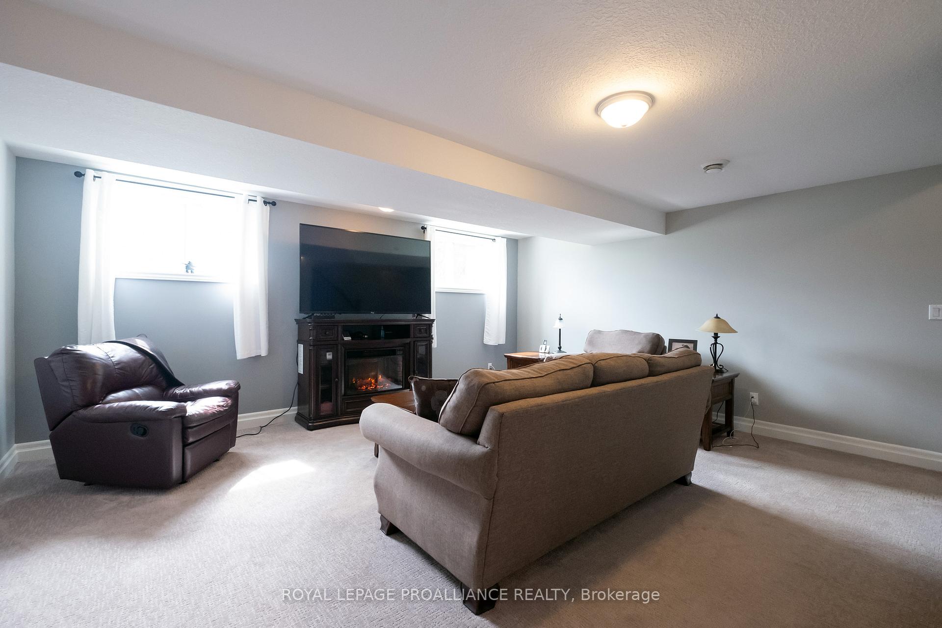 Photo 25 of 52 Tessa Boulevard E, Belleville, Belleville Ward — HOMEH