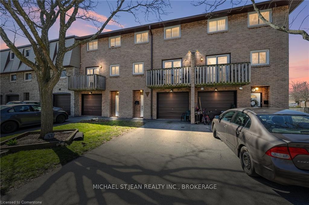 Front of Unit 32, 985 Limeridge Road E