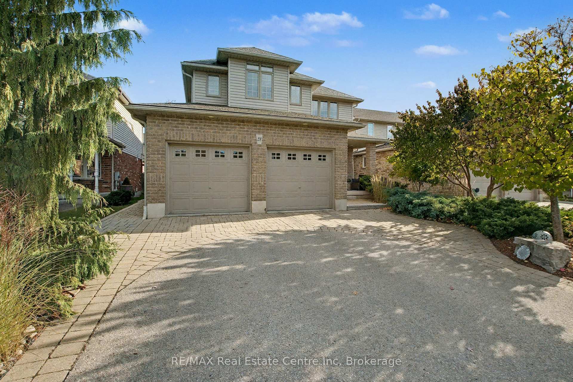 Photo 1 of 28 Irving Crescent, Guelph, Clairfields/Hanlon Business Park — HOMEH