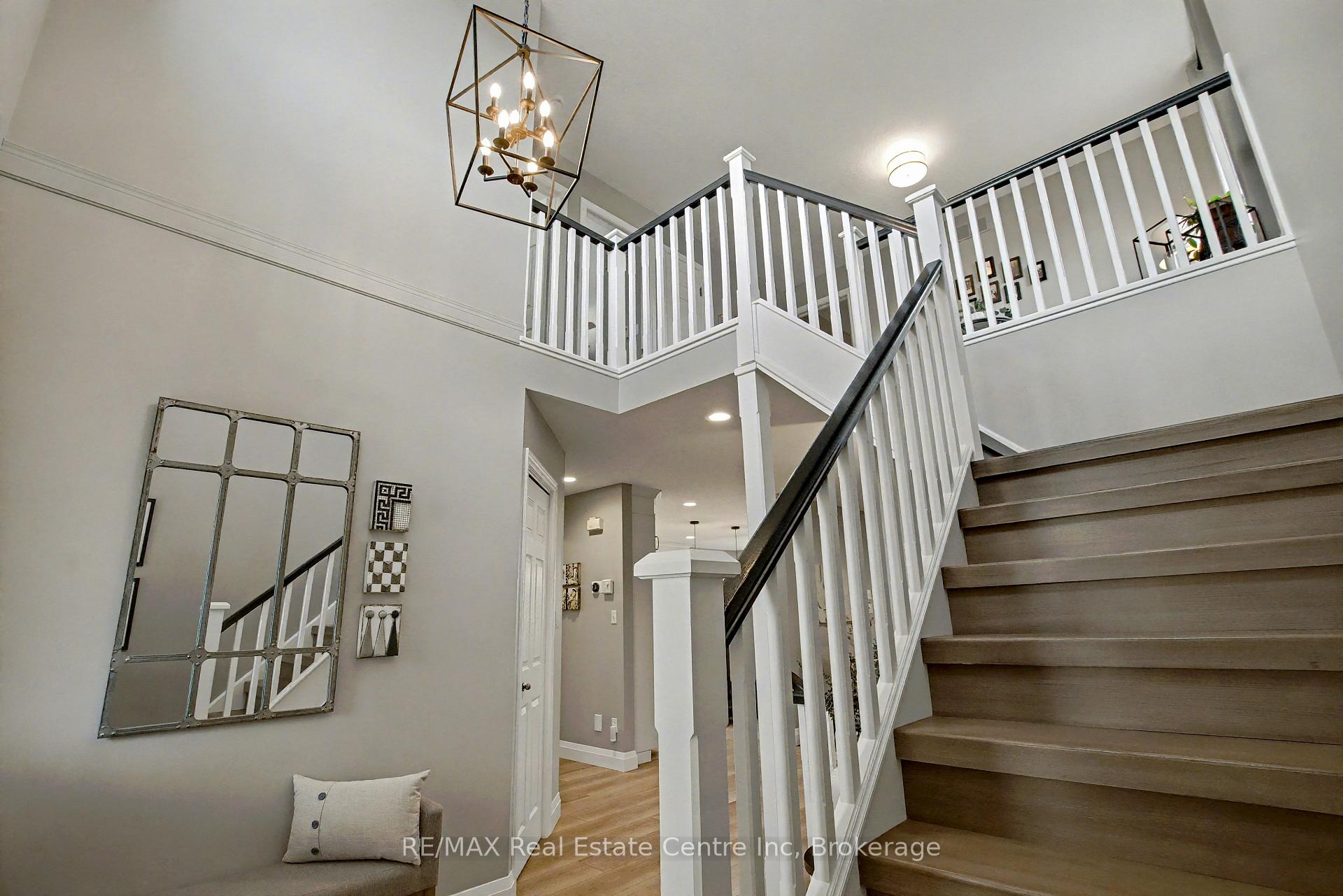 Photo 4 of 28 Irving Crescent, Guelph, Clairfields/Hanlon Business Park — HOMEH