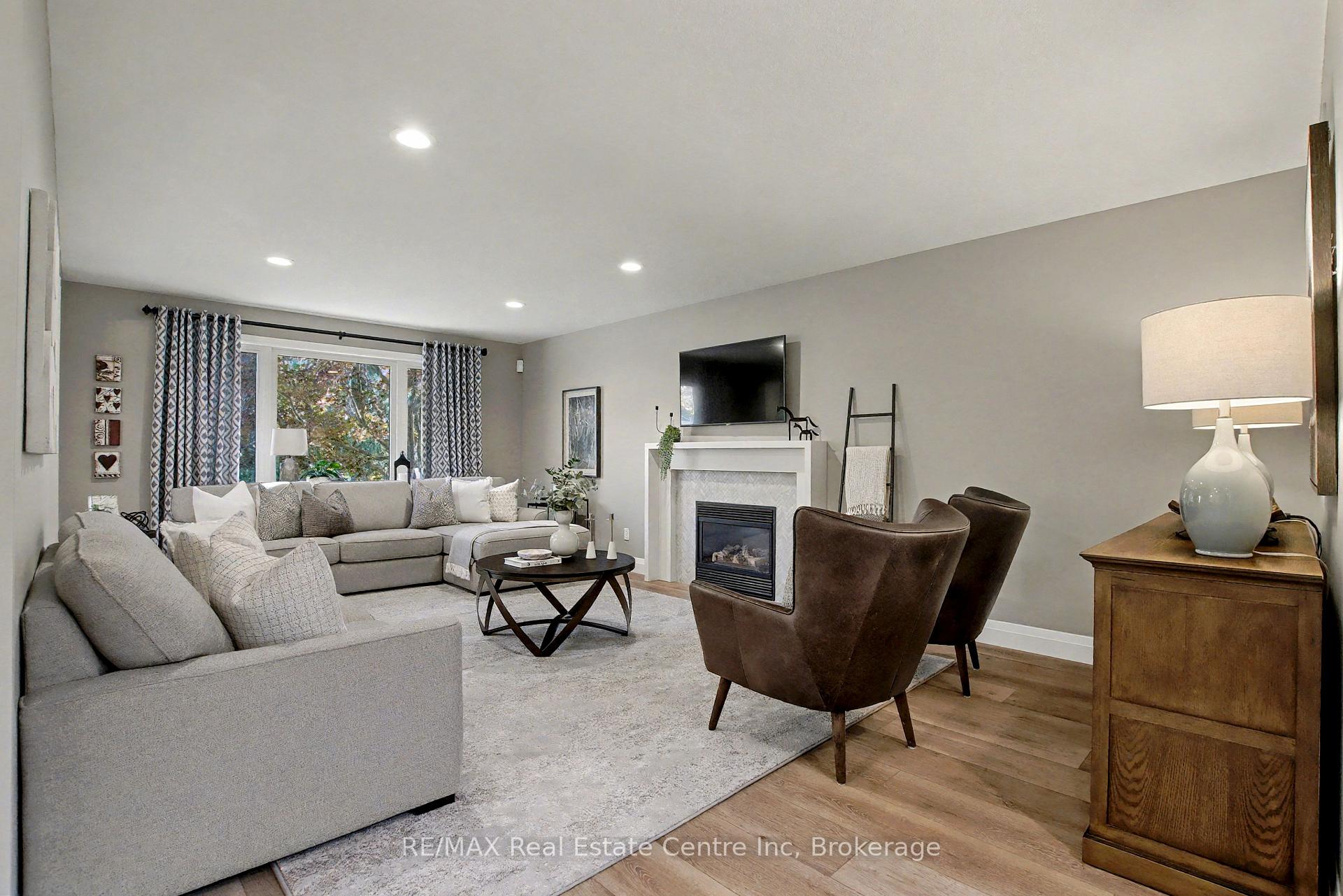 Photo 9 of 28 Irving Crescent, Guelph, Clairfields/Hanlon Business Park — HOMEH