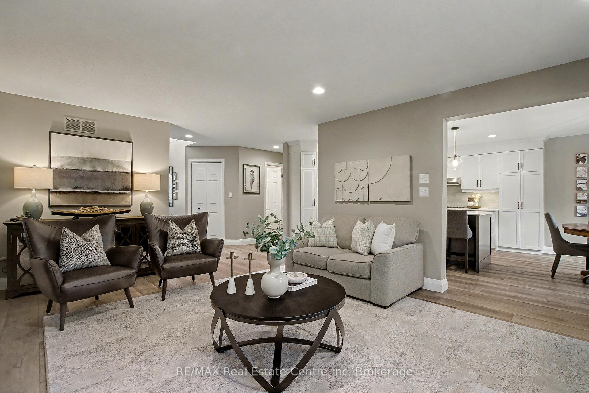 Photo 10 of 28 Irving Crescent, Guelph, Clairfields/Hanlon Business Park — HOMEH