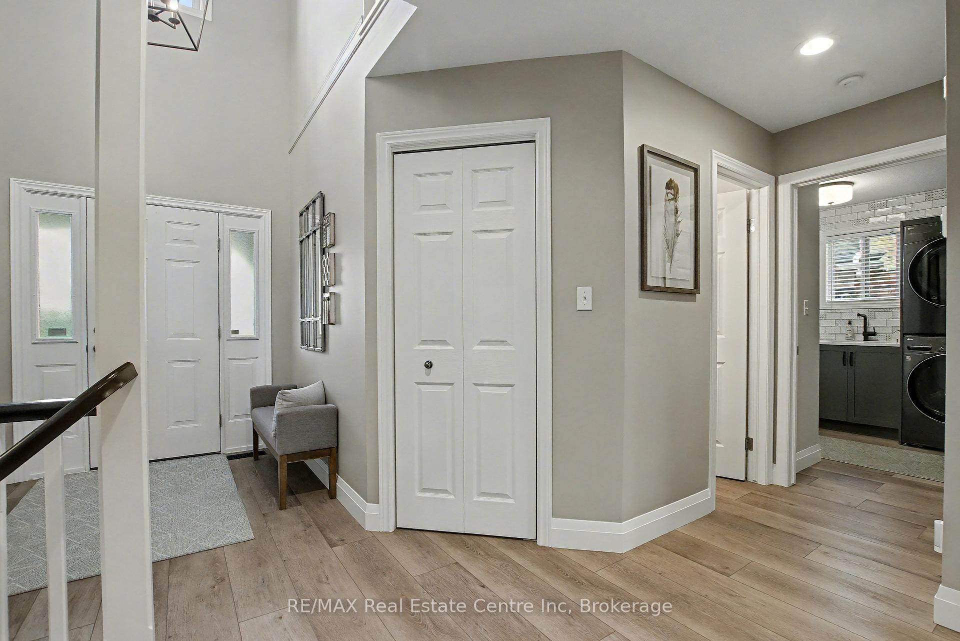 Photo 14 of 28 Irving Crescent, Guelph, Clairfields/Hanlon Business Park — HOMEH