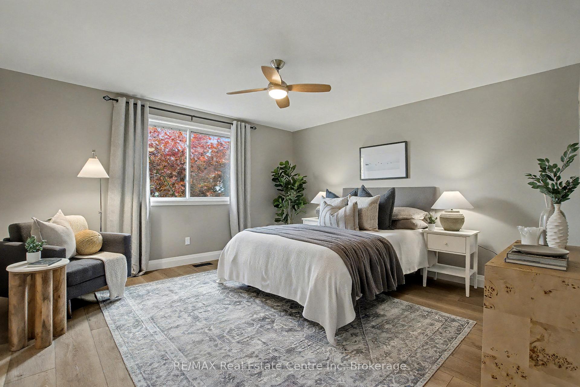 Photo 16 of 28 Irving Crescent, Guelph, Clairfields/Hanlon Business Park — HOMEH