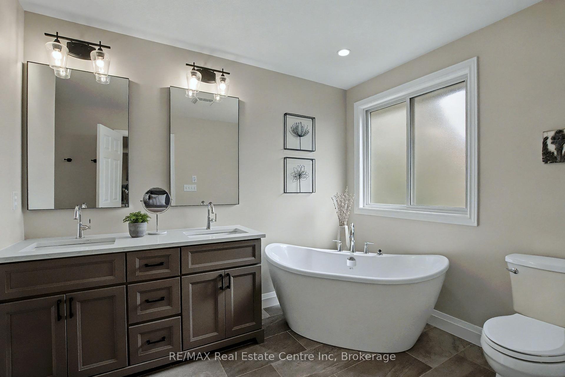 Photo 18 of 28 Irving Crescent, Guelph, Clairfields/Hanlon Business Park — HOMEH