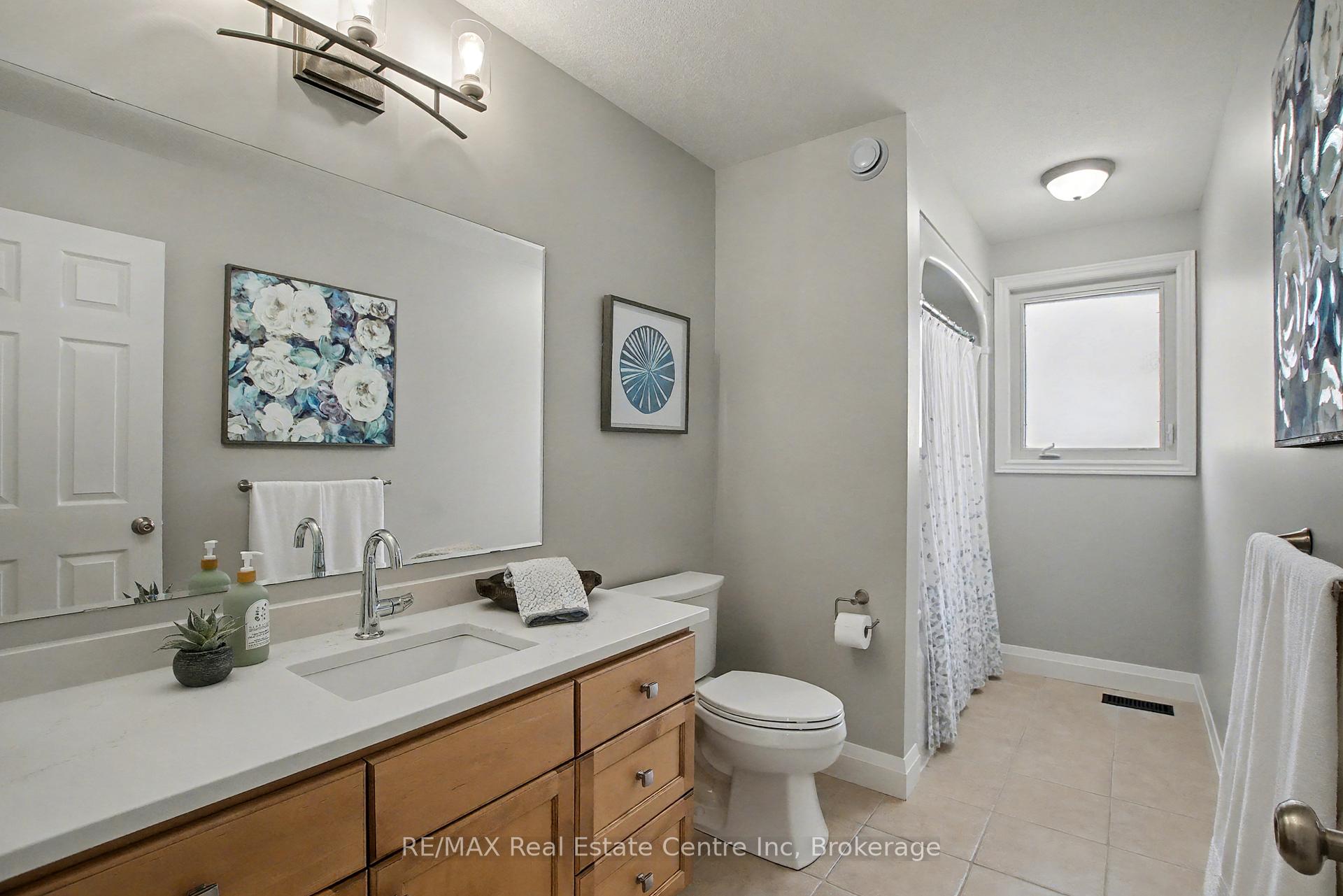Photo 22 of 28 Irving Crescent, Guelph, Clairfields/Hanlon Business Park — HOMEH