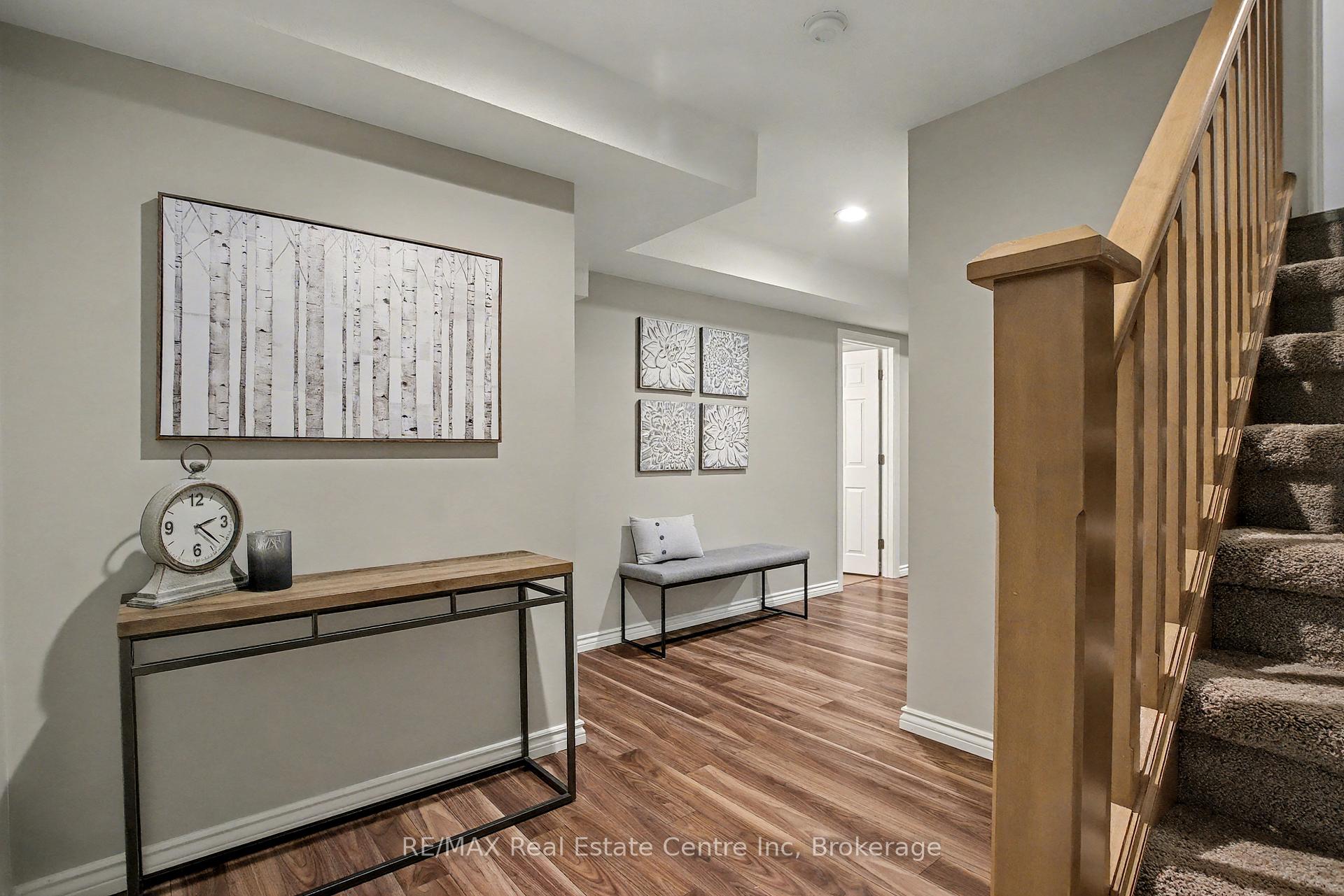 Photo 23 of 28 Irving Crescent, Guelph, Clairfields/Hanlon Business Park — HOMEH