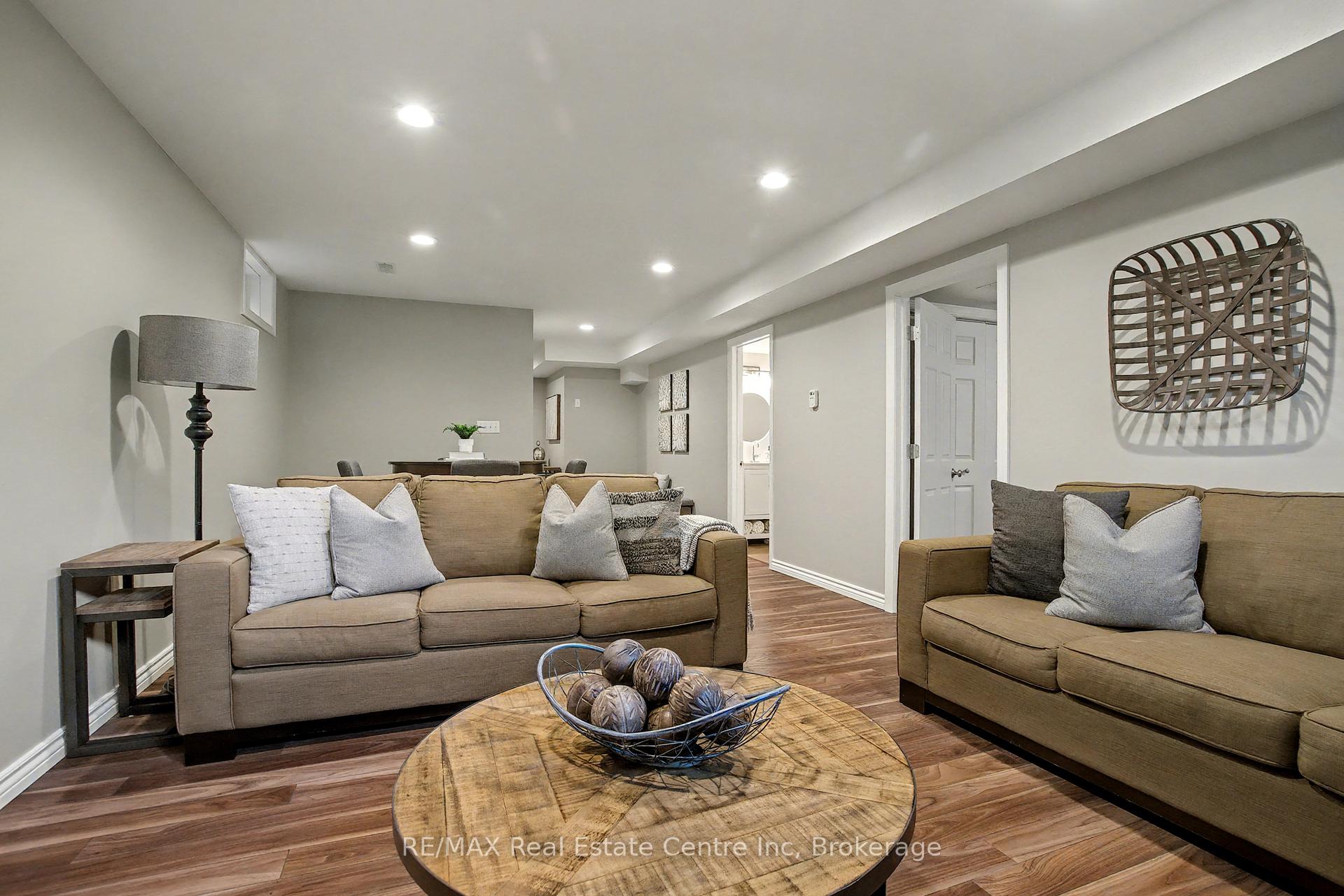Photo 25 of 28 Irving Crescent, Guelph, Clairfields/Hanlon Business Park — HOMEH