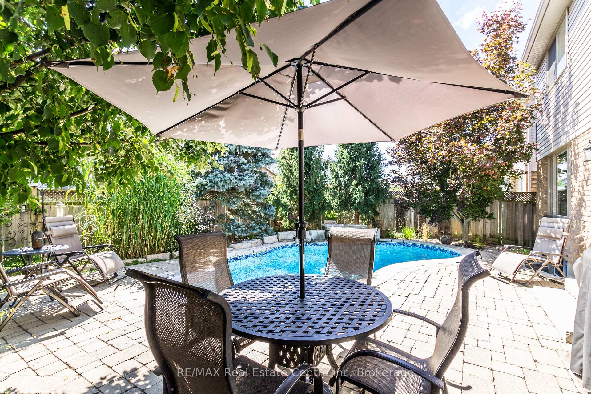 Photo 28 of 28 Irving Crescent, Guelph, Clairfields/Hanlon Business Park — HOMEH