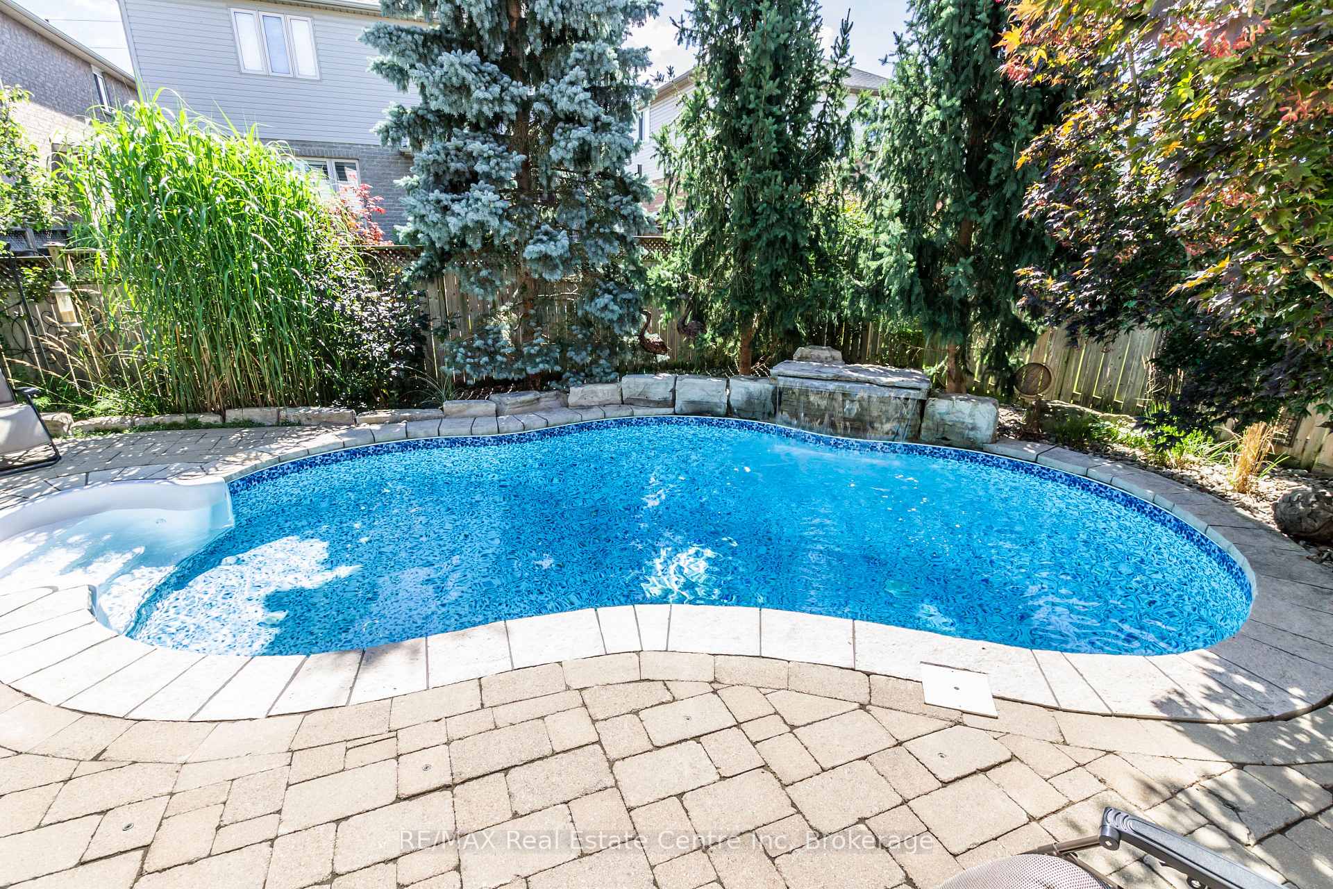 Photo 29 of 28 Irving Crescent, Guelph, Clairfields/Hanlon Business Park — HOMEH