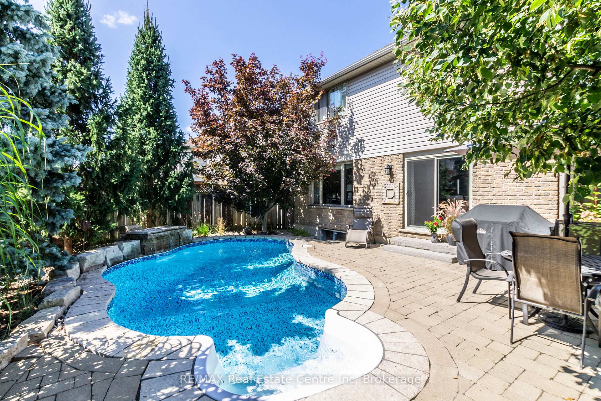 Photo 30 of 28 Irving Crescent, Guelph, Clairfields/Hanlon Business Park — HOMEH