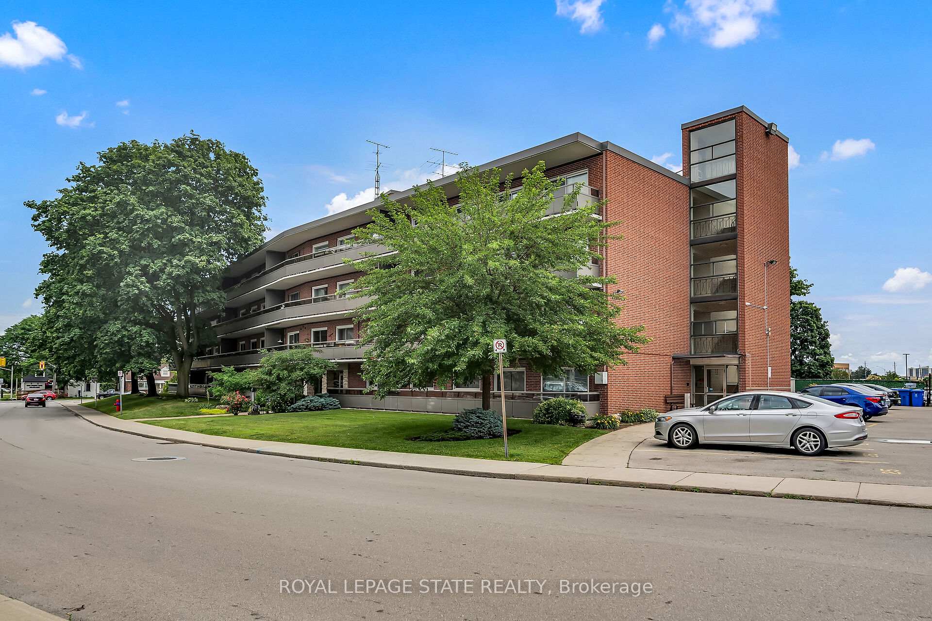Photo 22 of Unit 208, 11 Woodman Drive S, Hamilton, Greenford — HOMEH