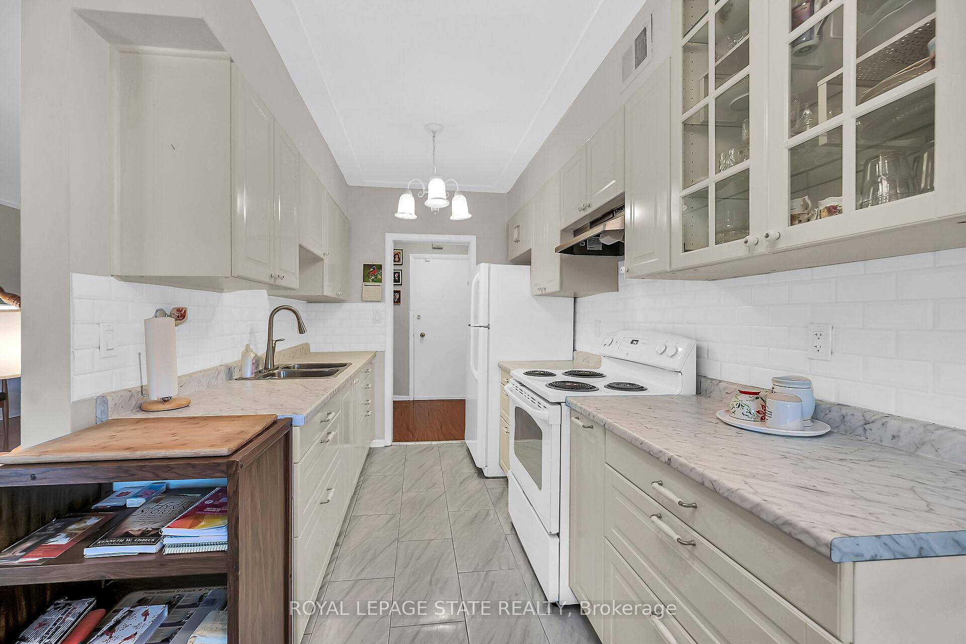 Photo 5 of Unit 208, 11 Woodman Drive S, Hamilton, Greenford — HOMEH