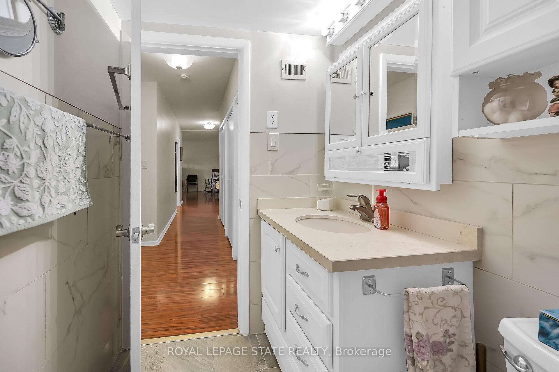 Photo 2 of Unit 208, 11 Woodman Drive S, Hamilton, Greenford — HOMEH