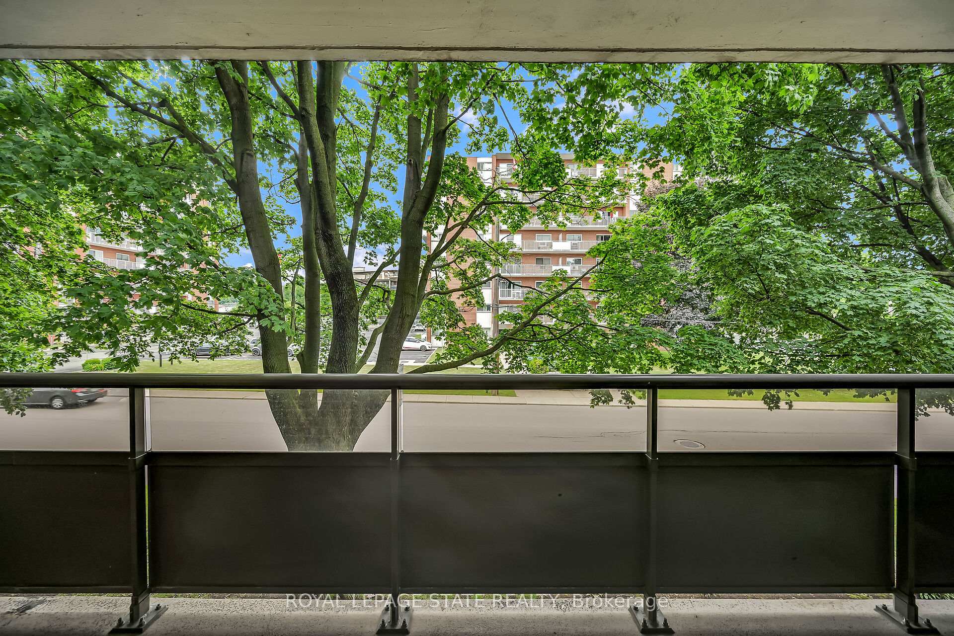 Photo 11 of Unit 208, 11 Woodman Drive S, Hamilton, Greenford — HOMEH