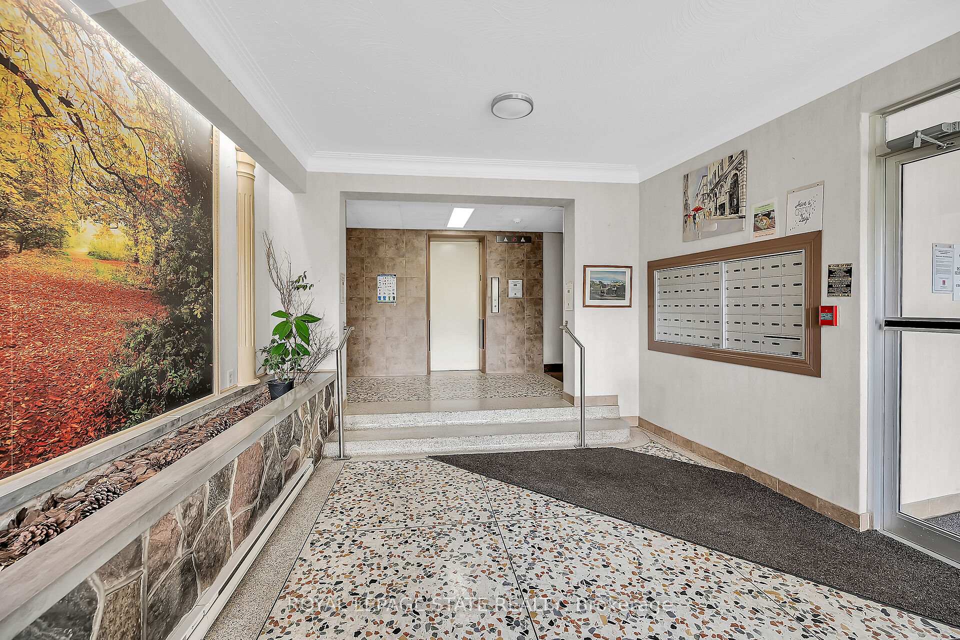 Photo 3 of Unit 208, 11 Woodman Drive S, Hamilton, Greenford — HOMEH