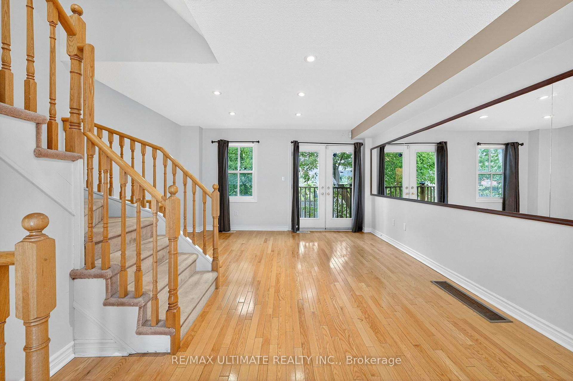 Photo 4 of 11 Eby Way, Markham, Old Markham Village — HOMEH
