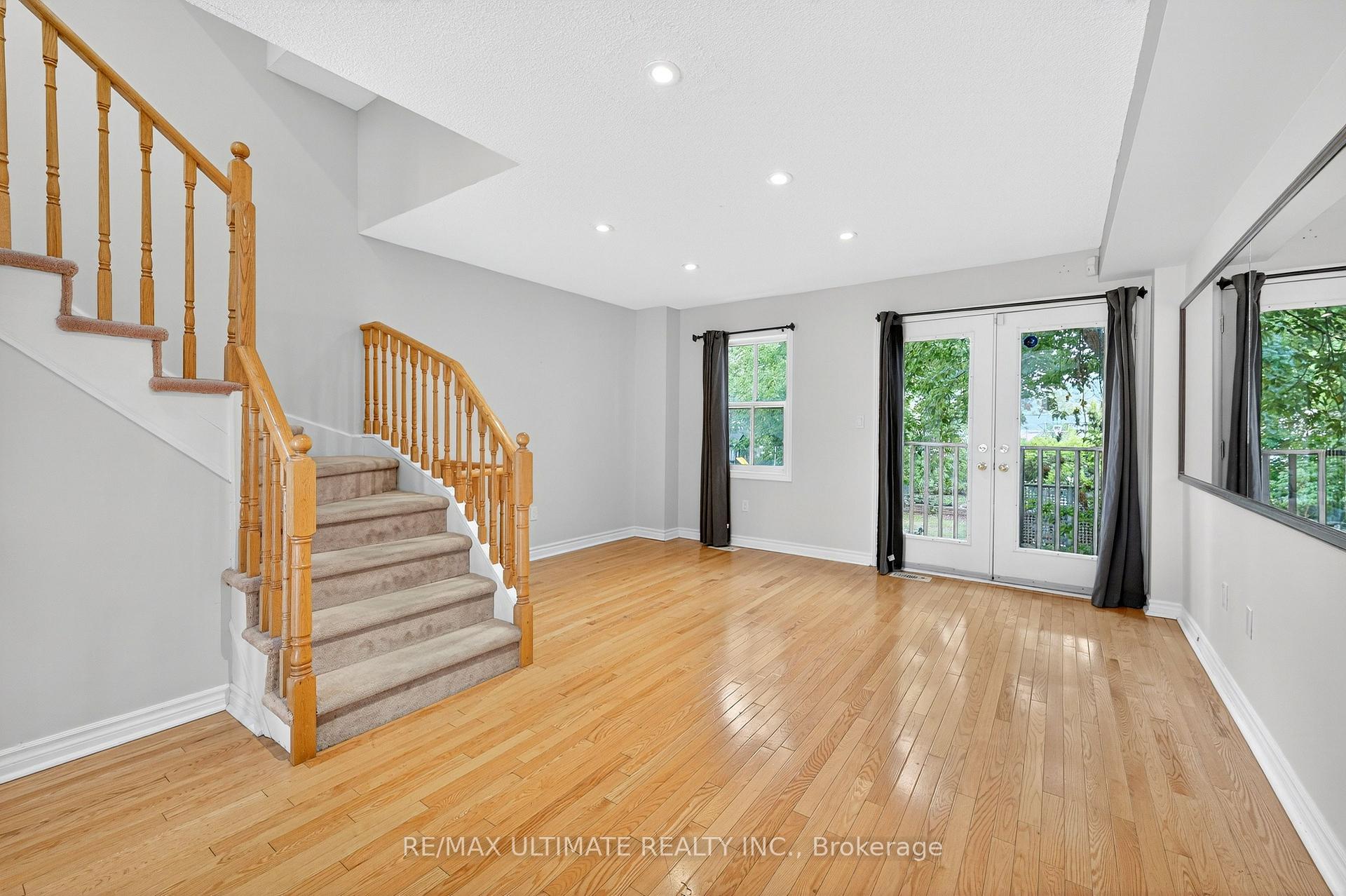 Photo 5 of 11 Eby Way, Markham, Old Markham Village — HOMEH