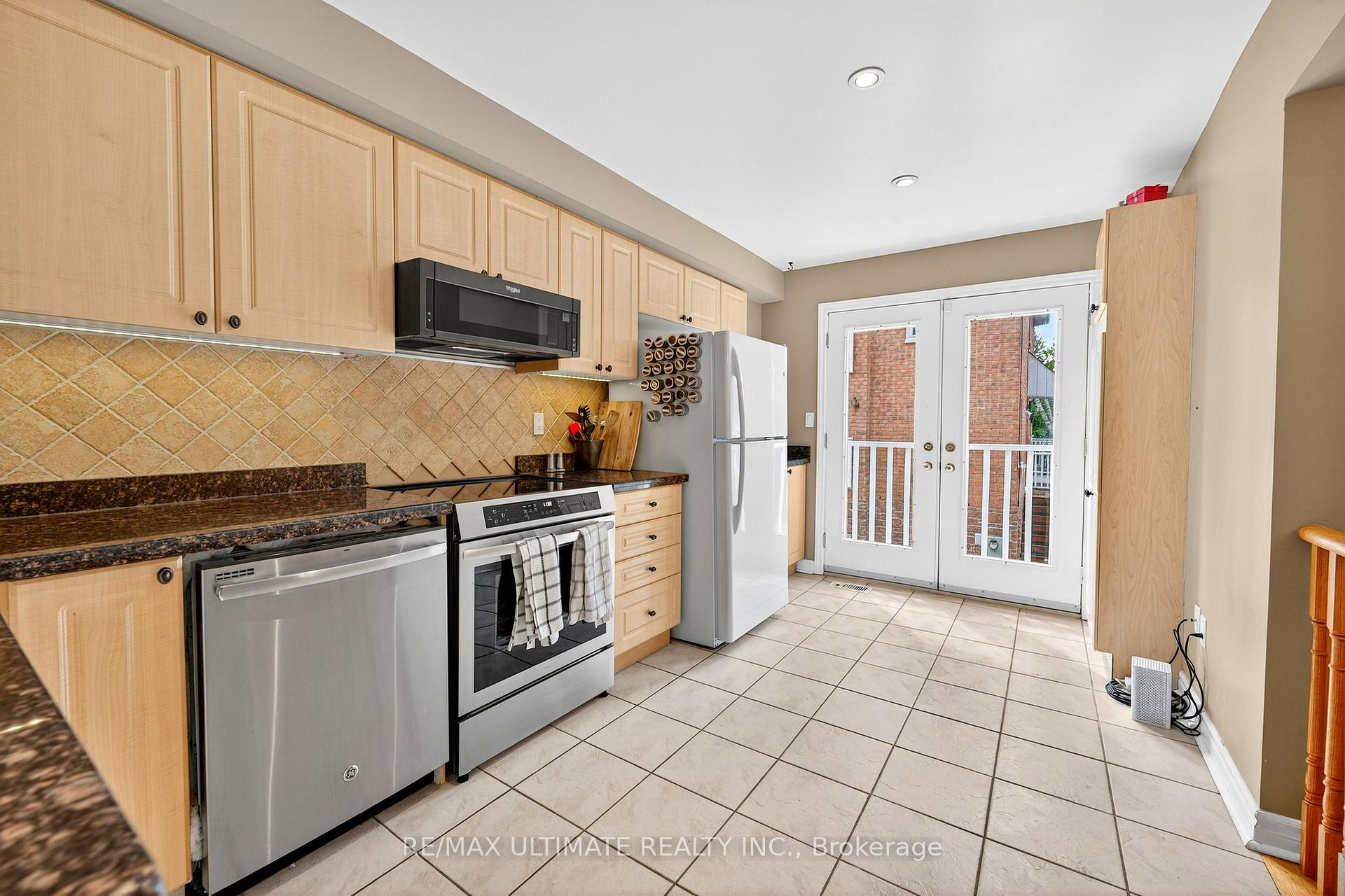 Photo 9 of 11 Eby Way, Markham, Old Markham Village — HOMEH