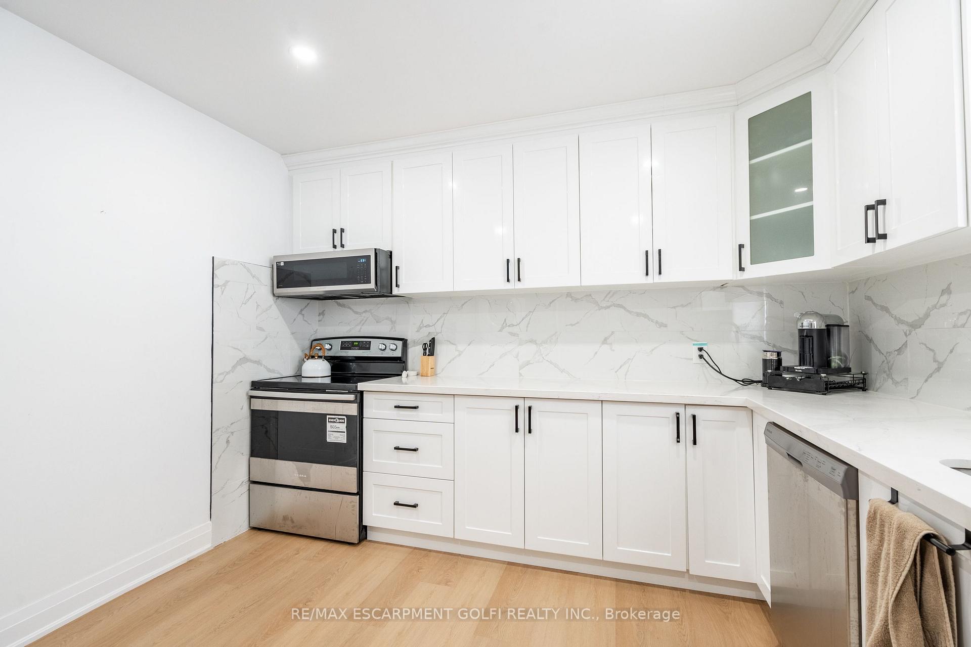 Photo 13 of Unit A, 10 Draper Drive, St. Catharines, Vine/Linwell — HOMEH