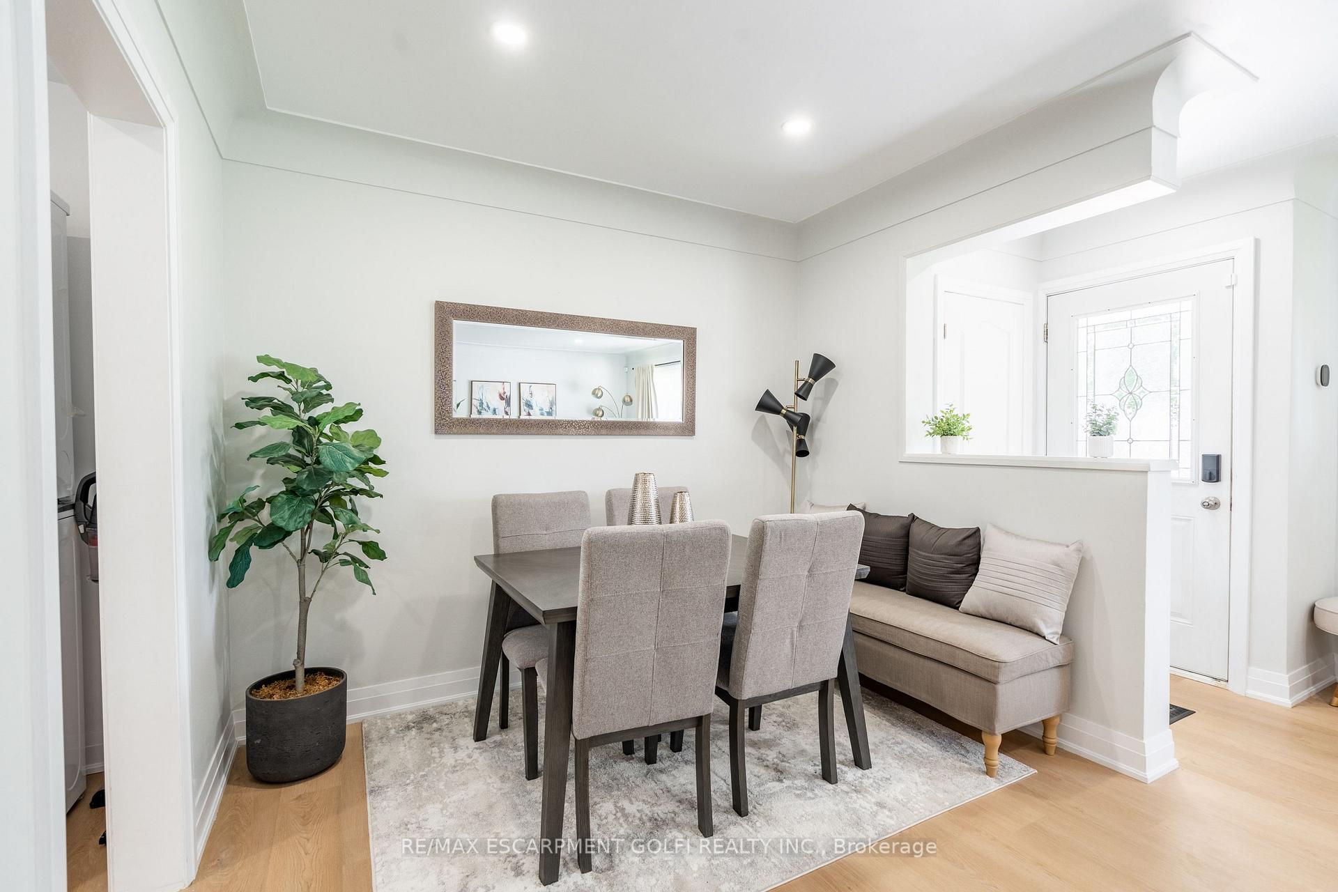 Photo 4 of Unit A, 10 Draper Drive, St. Catharines, Vine/Linwell — HOMEH