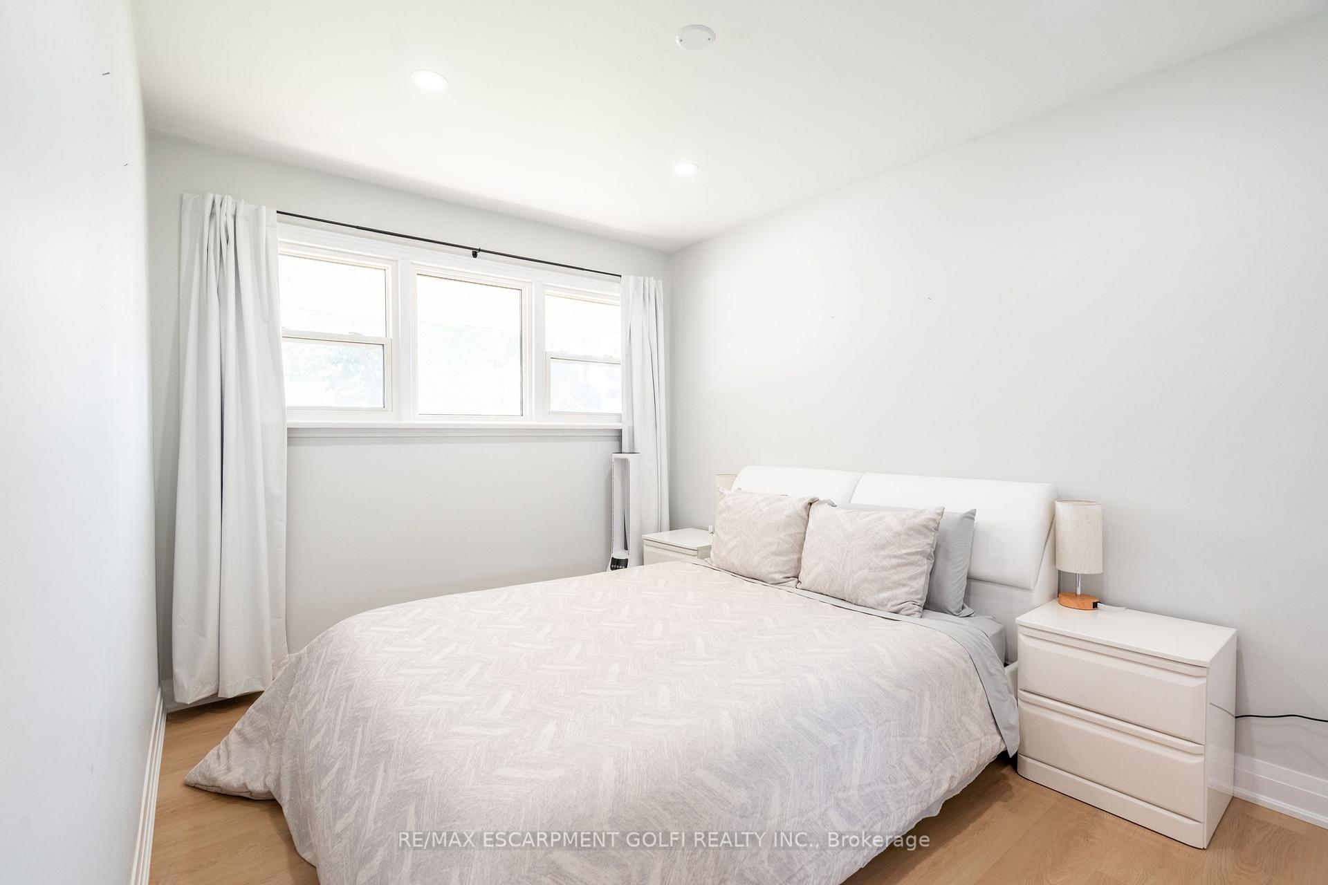 Photo 11 of Unit A, 10 Draper Drive, St. Catharines, Vine/Linwell — HOMEH