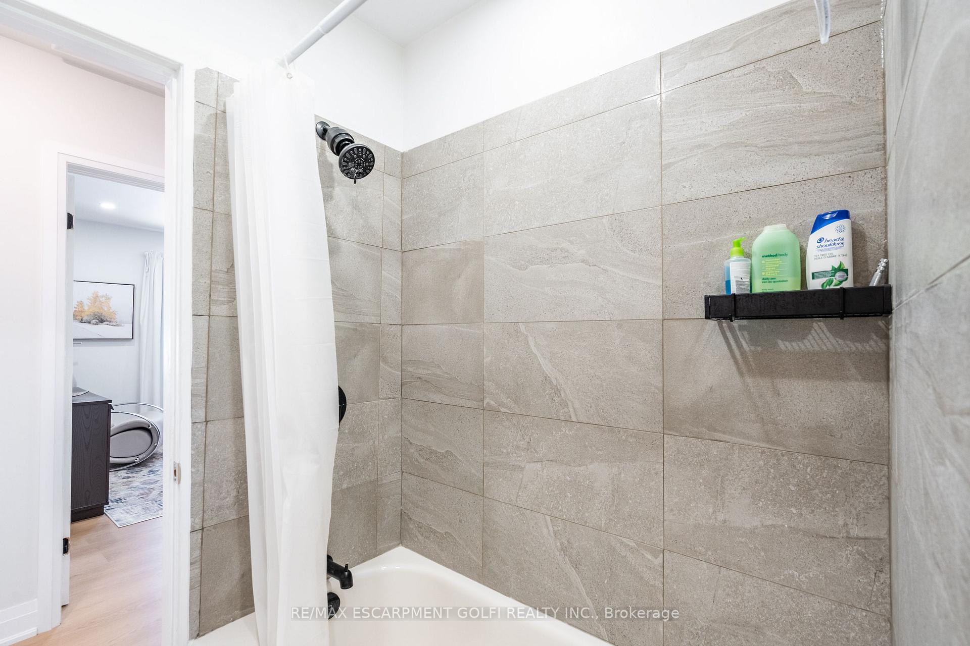 Photo 10 of Unit A, 10 Draper Drive, St. Catharines, Vine/Linwell — HOMEH